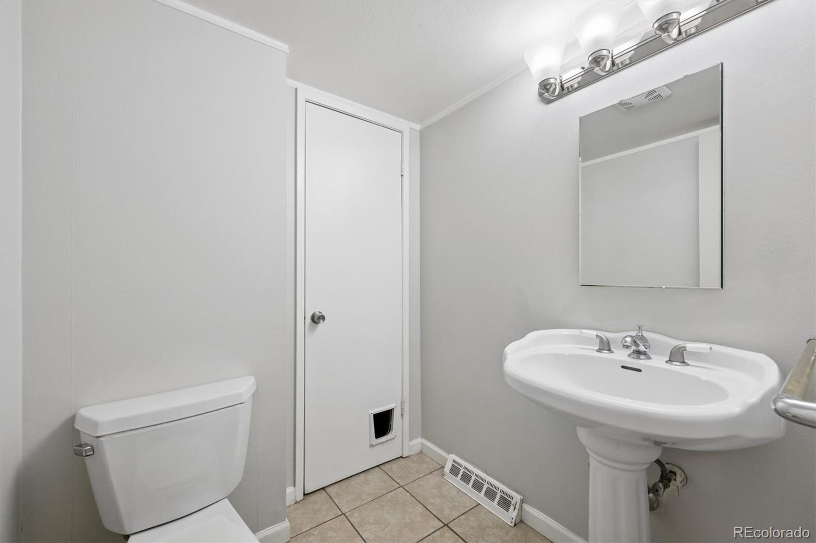 MLS Image #9 for 3942 s yosemite street,denver, Colorado