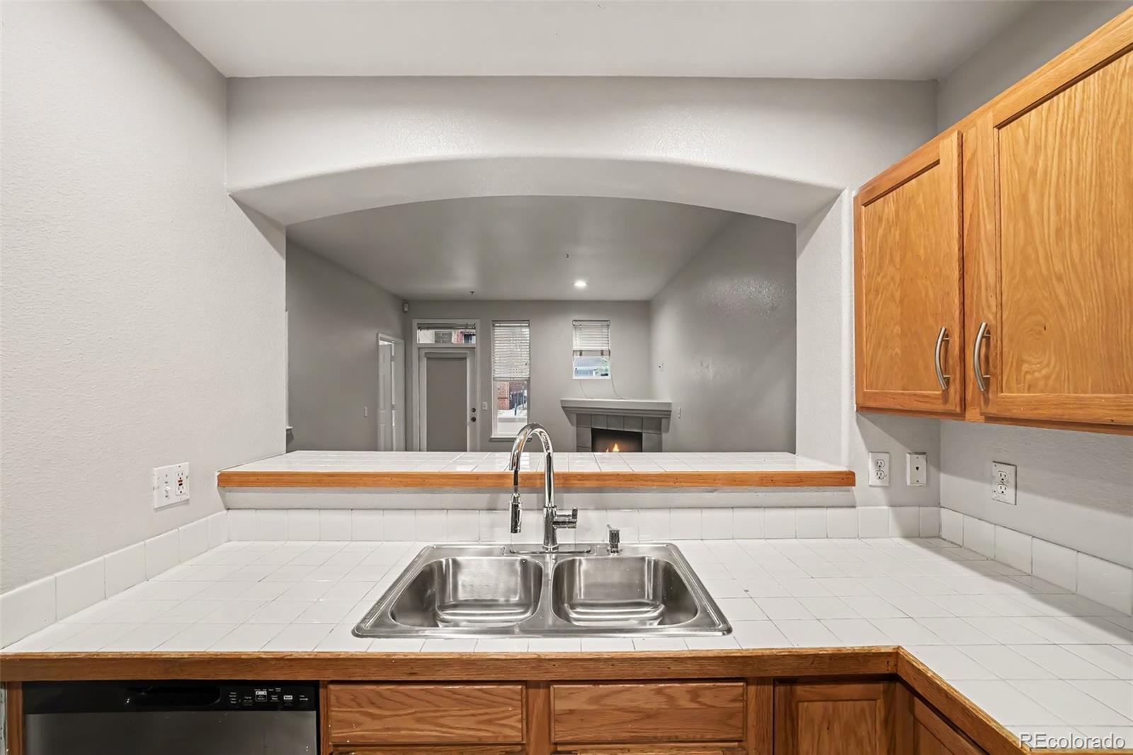MLS Image #6 for 1747 n pearl street 103,denver, Colorado