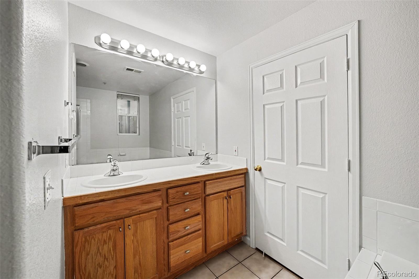 MLS Image #8 for 1747 n pearl street 103,denver, Colorado