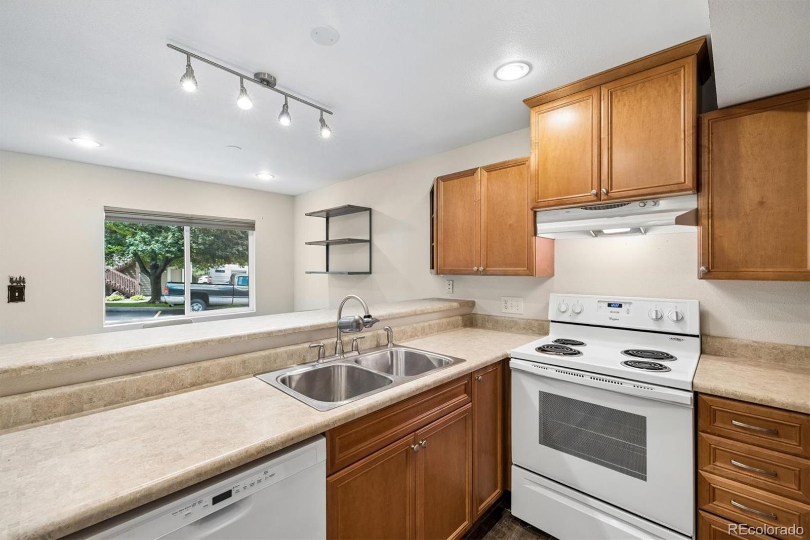 MLS Image #10 for 18318 w 58th place,golden, Colorado