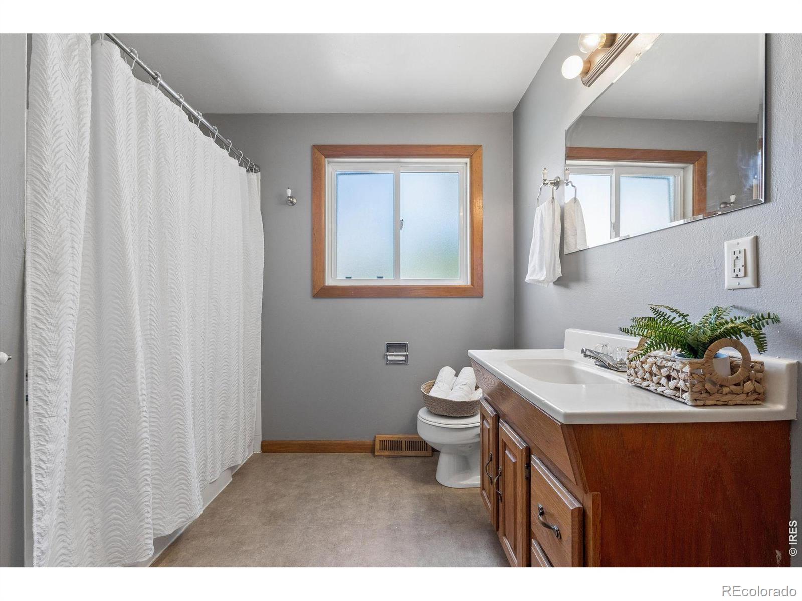 MLS Image #10 for 870  10th street,berthoud, Colorado