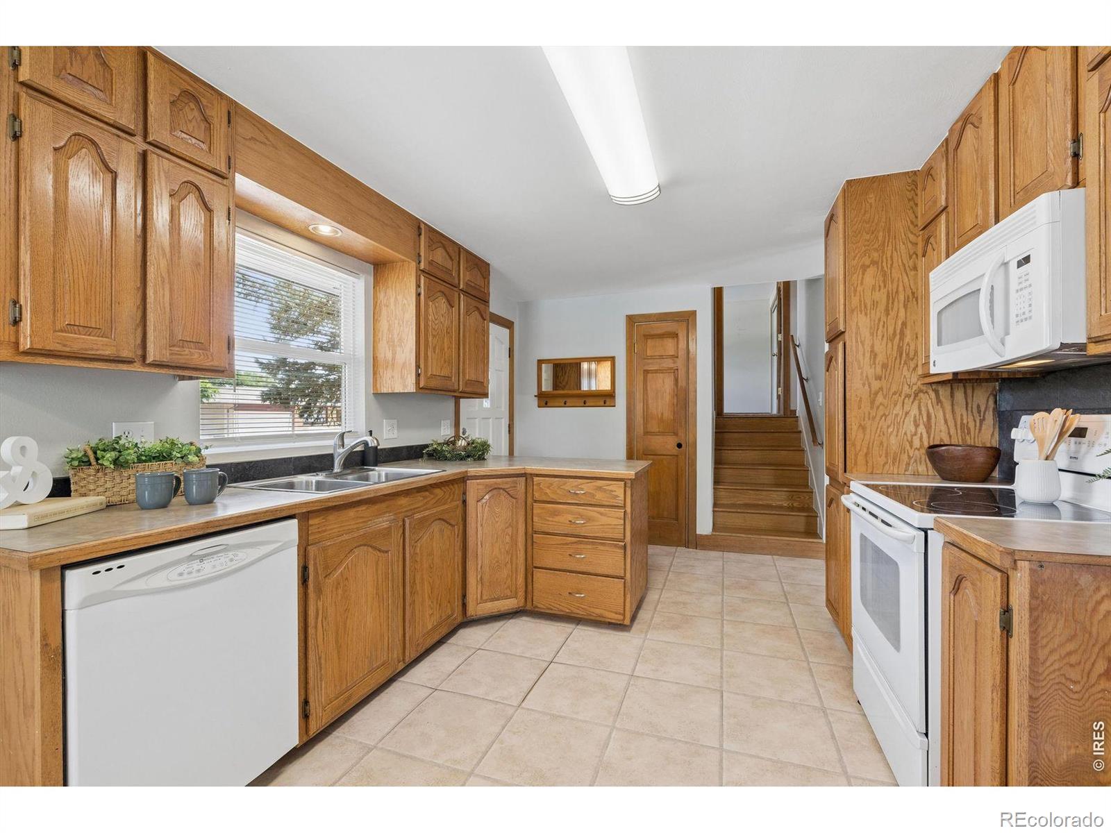 MLS Image #3 for 870  10th street,berthoud, Colorado