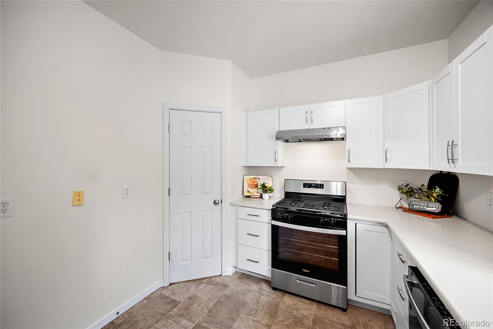 MLS Image #4 for 1495  madison ridge heights,colorado springs, Colorado