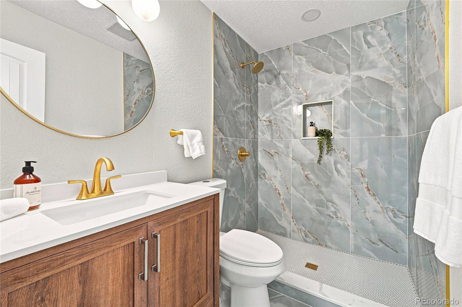 MLS Image #11 for 2711 s linley court,denver, Colorado