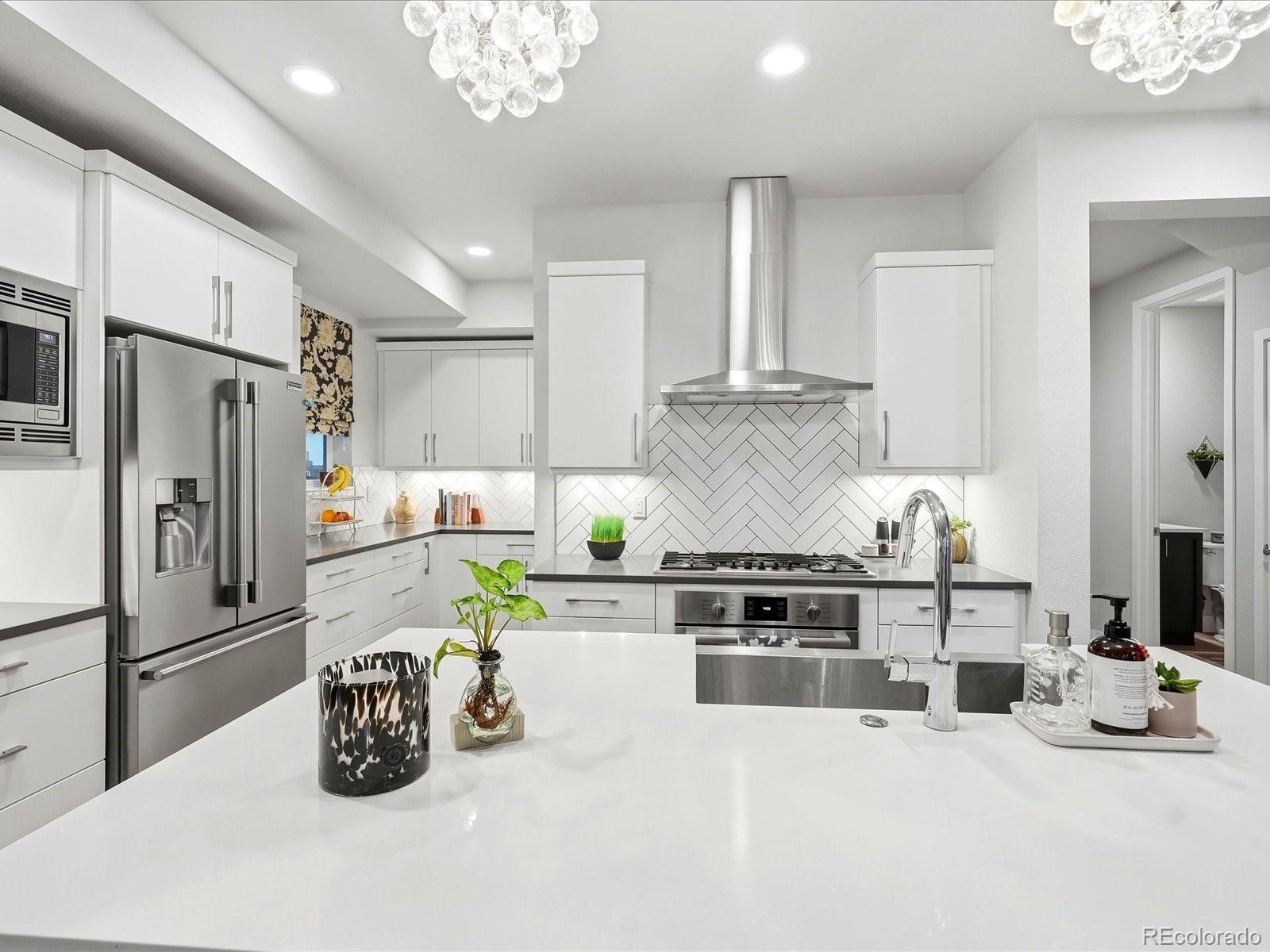 MLS Image #14 for 30 s oneida street,denver, Colorado