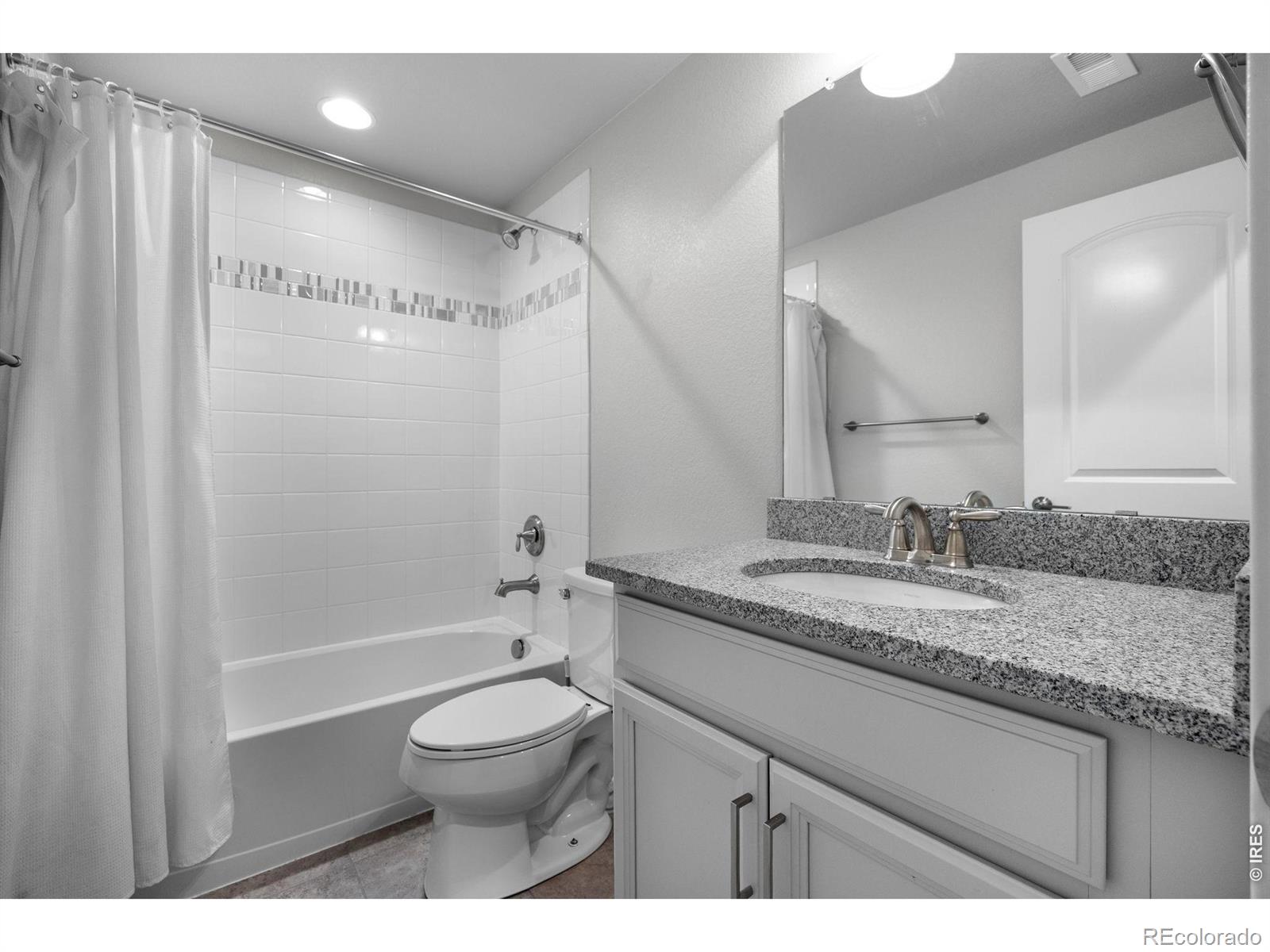 MLS Image #30 for 5912  boston court,denver, Colorado