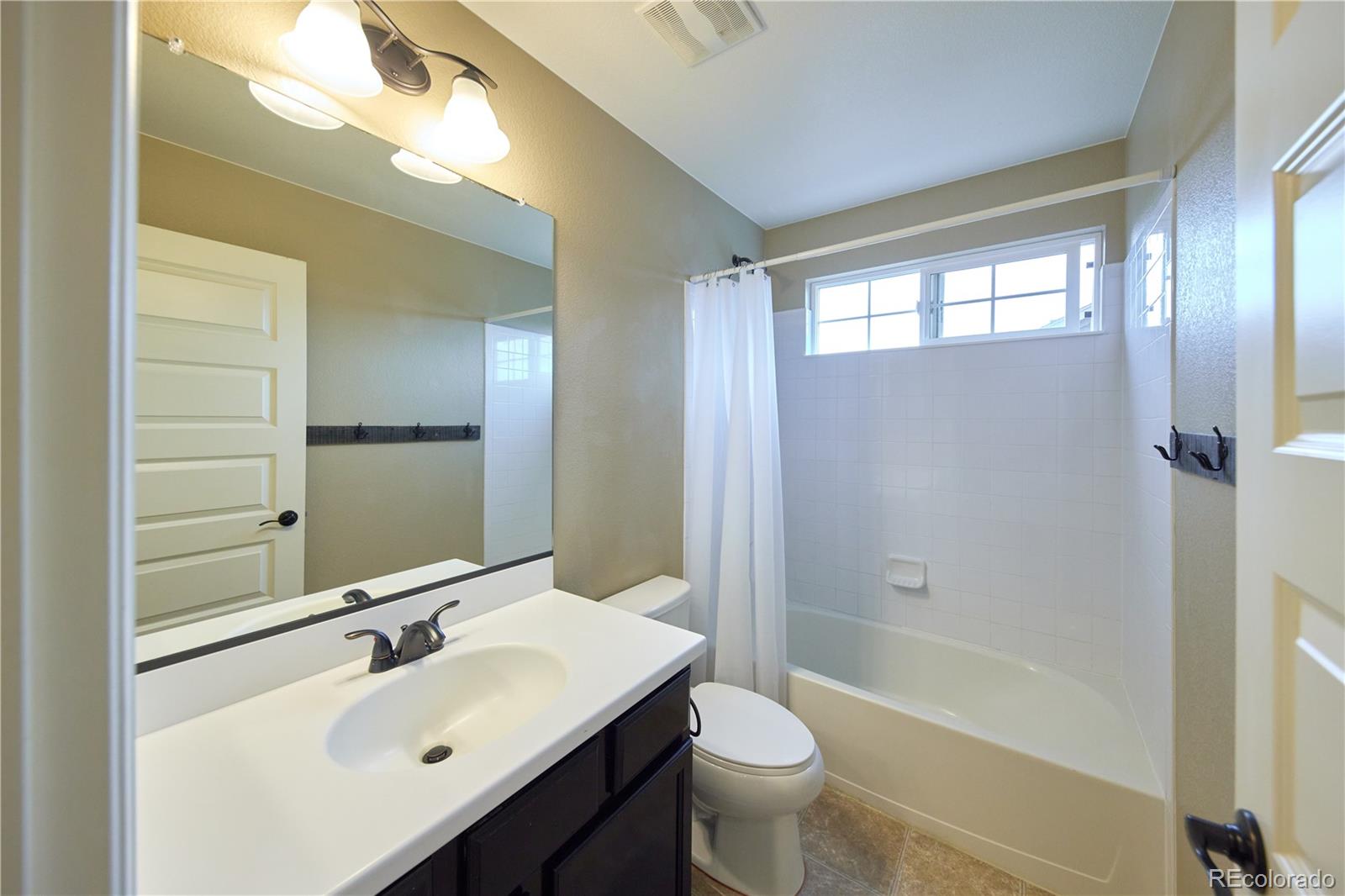MLS Image #32 for 25462 e 2nd place,aurora, Colorado