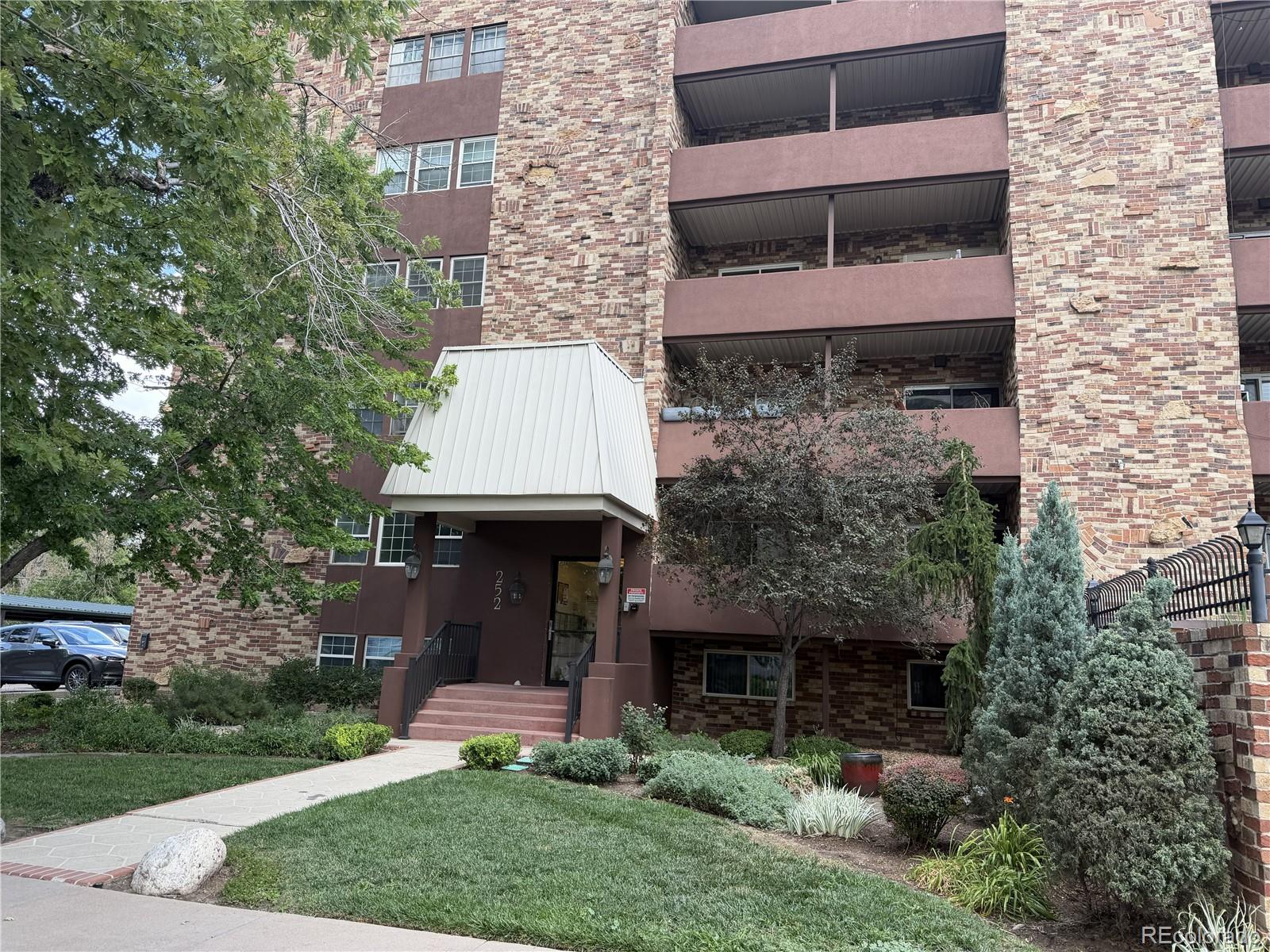 MLS Image #12 for 252 n pennsylvania street,denver, Colorado