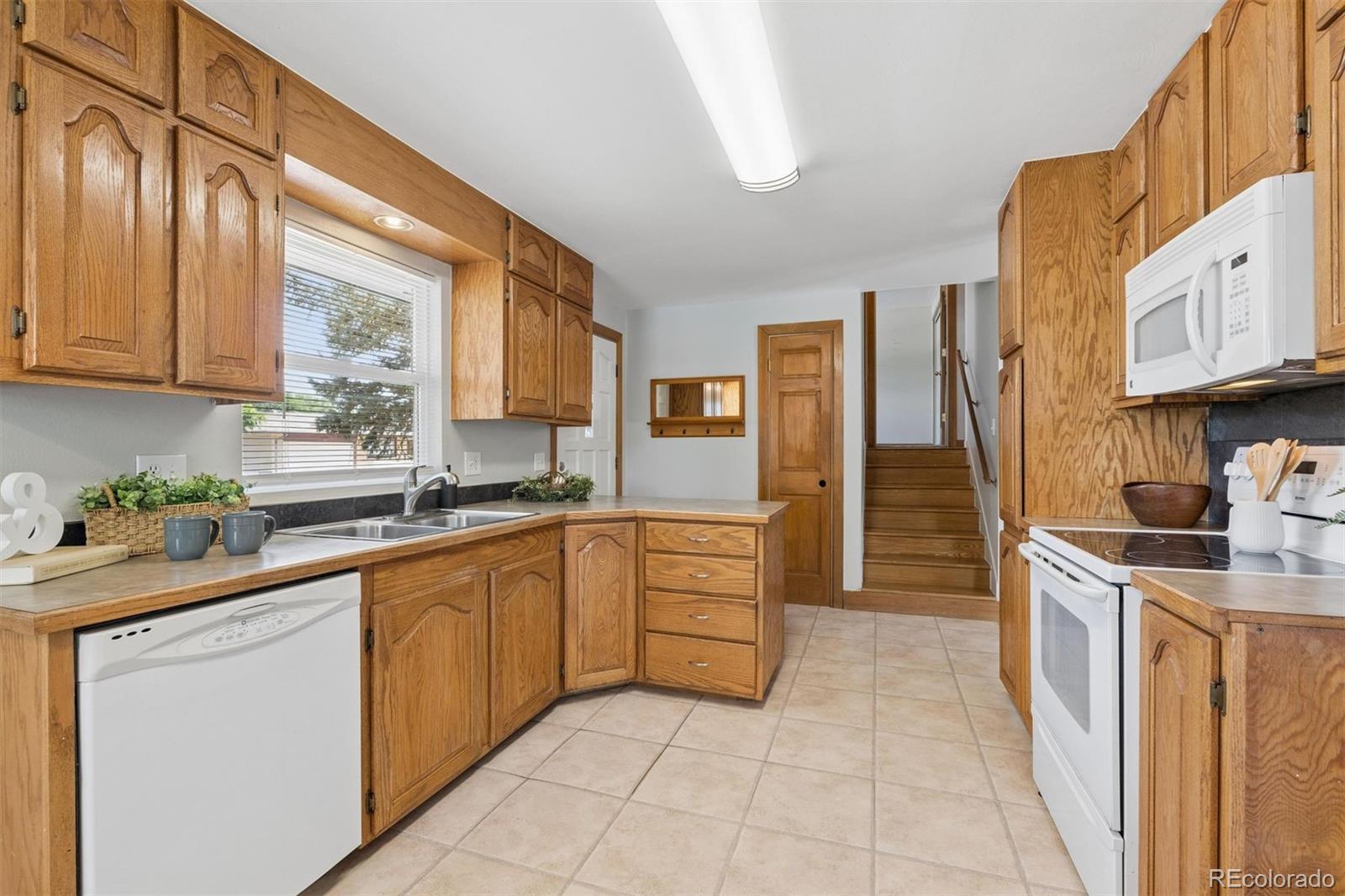 MLS Image #3 for 870  10th street,berthoud, Colorado