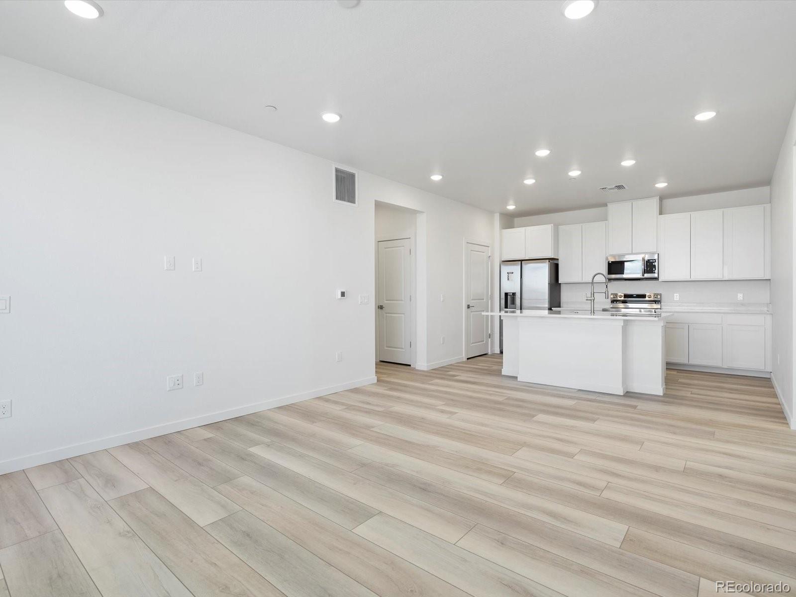 MLS Image #13 for 6153 n ceylon street,denver, Colorado