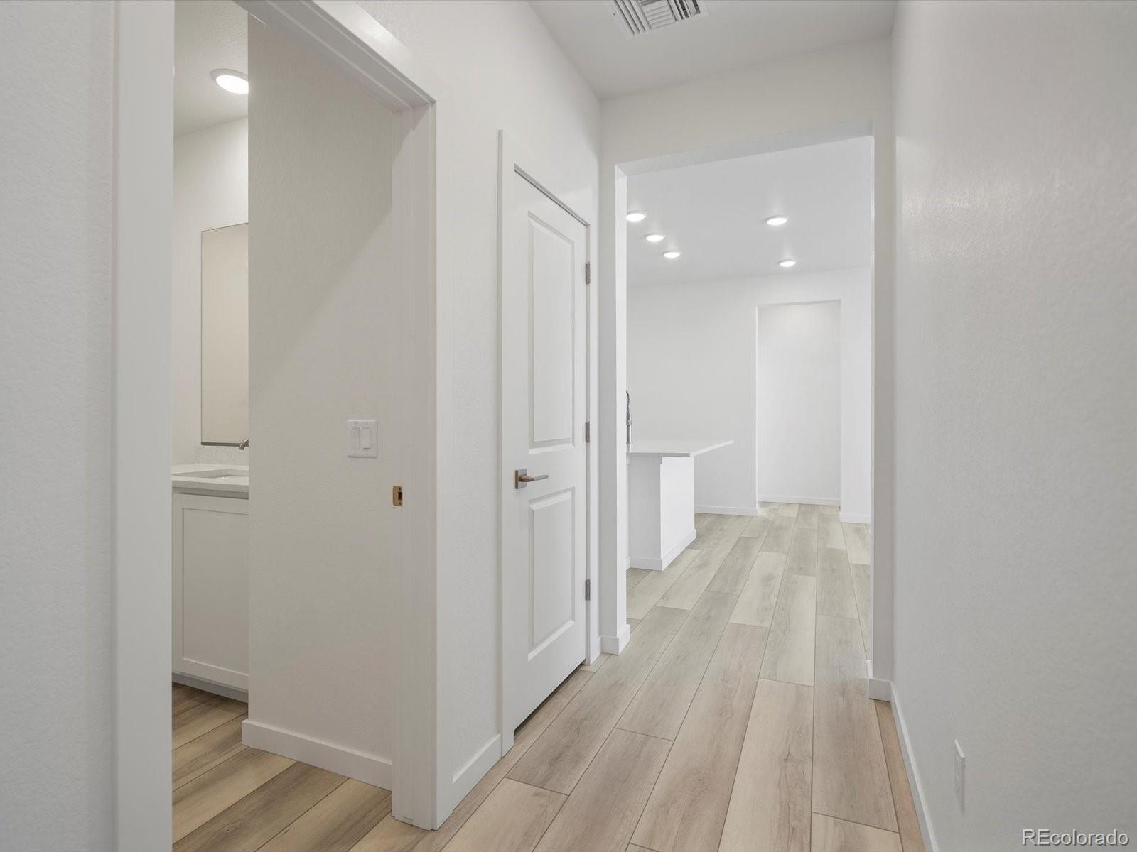 MLS Image #16 for 6153 n ceylon street,denver, Colorado