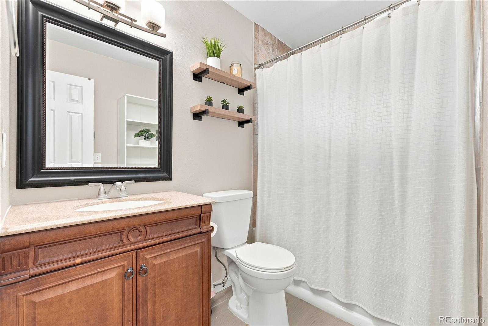 MLS Image #18 for 1935 s peoria street,aurora, Colorado