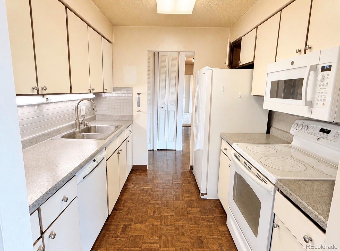 MLS Image #8 for 411  lakewood circle,colorado springs, Colorado