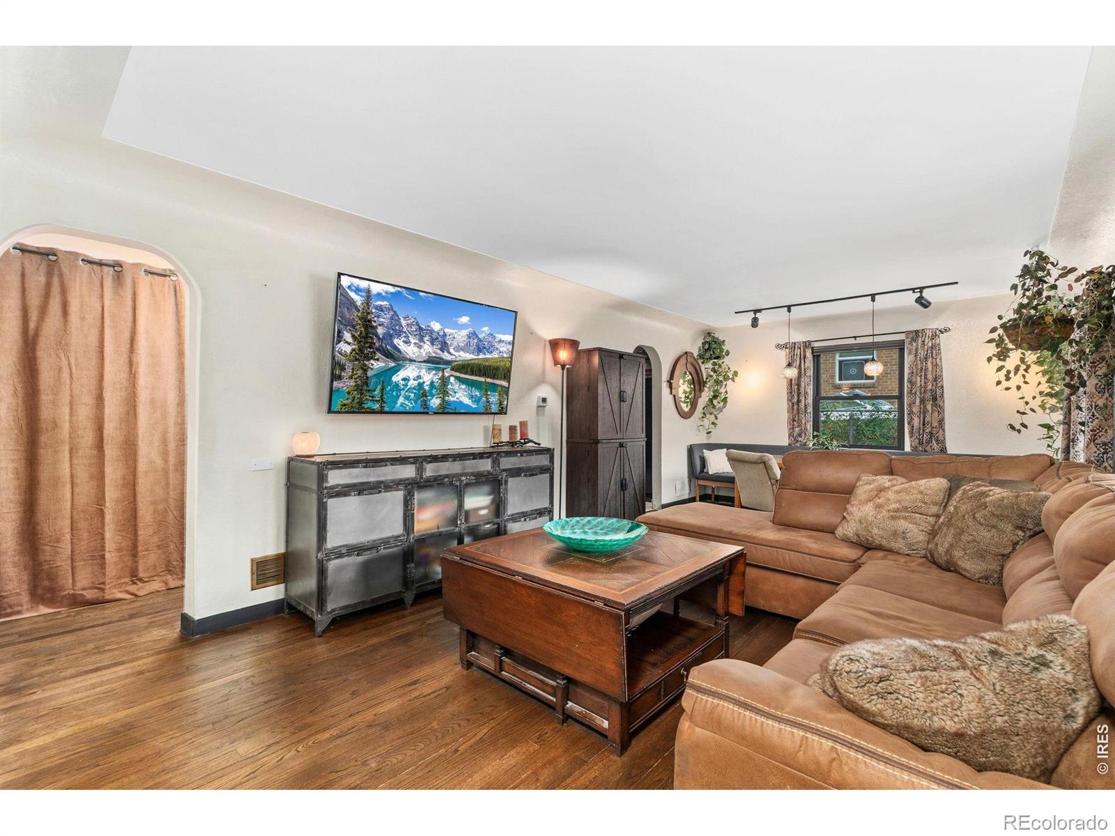 MLS Image #4 for 2850 n steele street,denver, Colorado