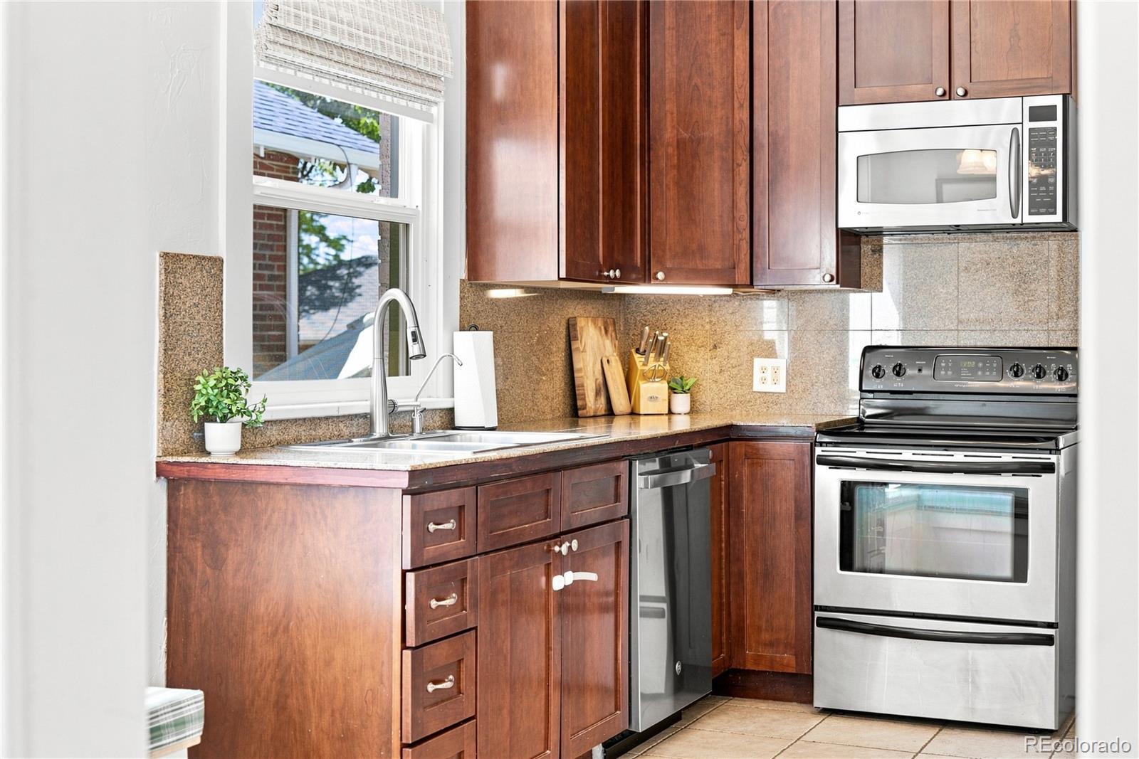 MLS Image #17 for 1987 s sherman street,denver, Colorado