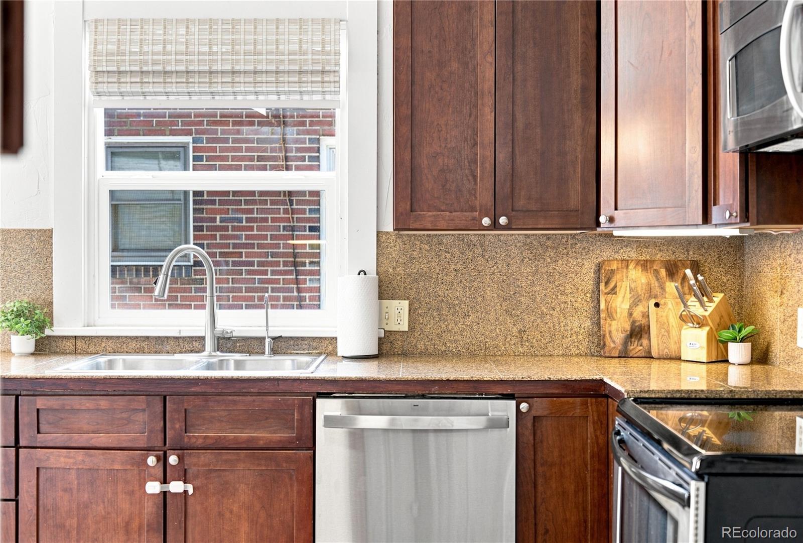 MLS Image #18 for 1987 s sherman street,denver, Colorado