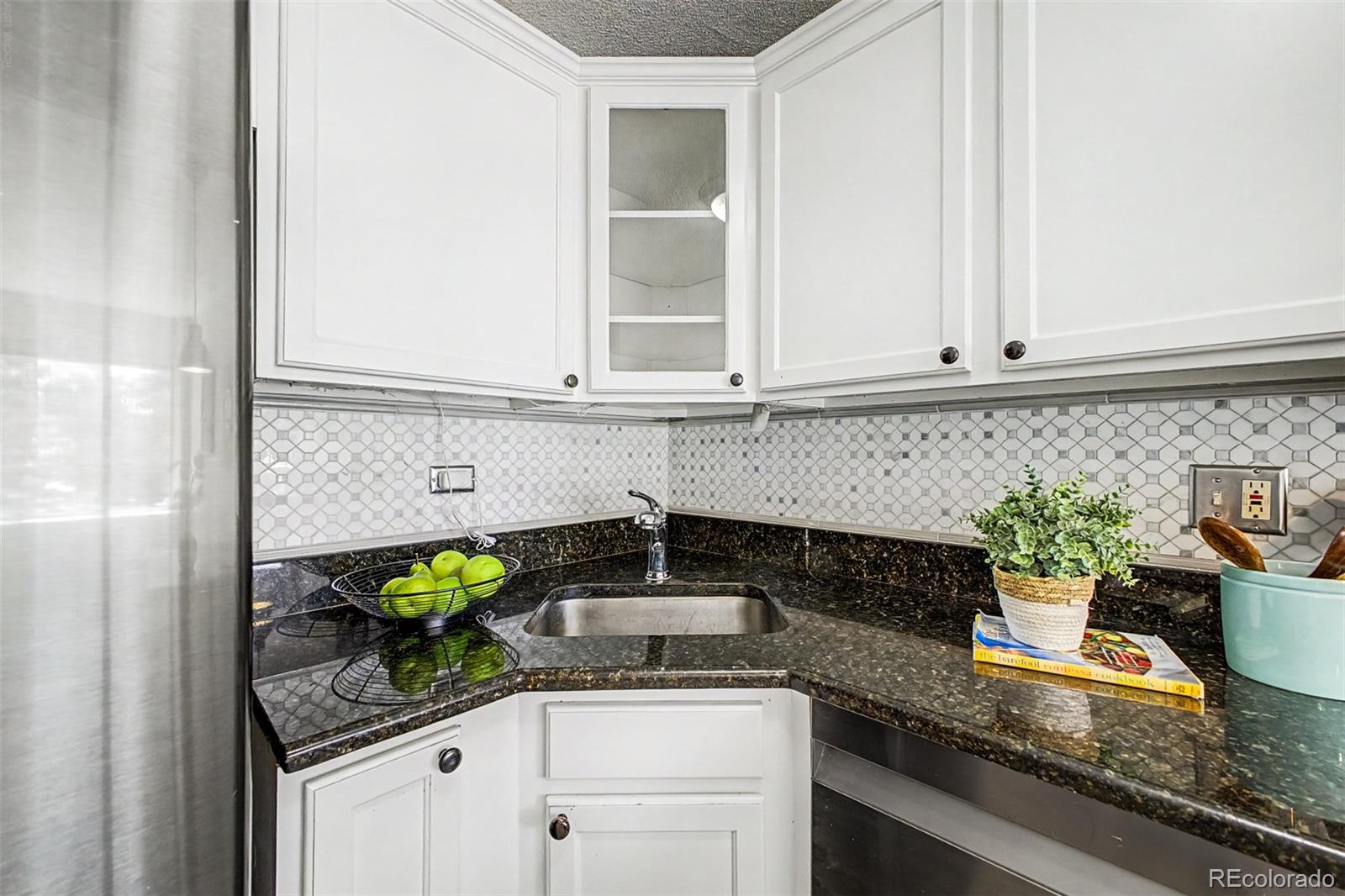 MLS Image #10 for 909 n logan street,denver, Colorado