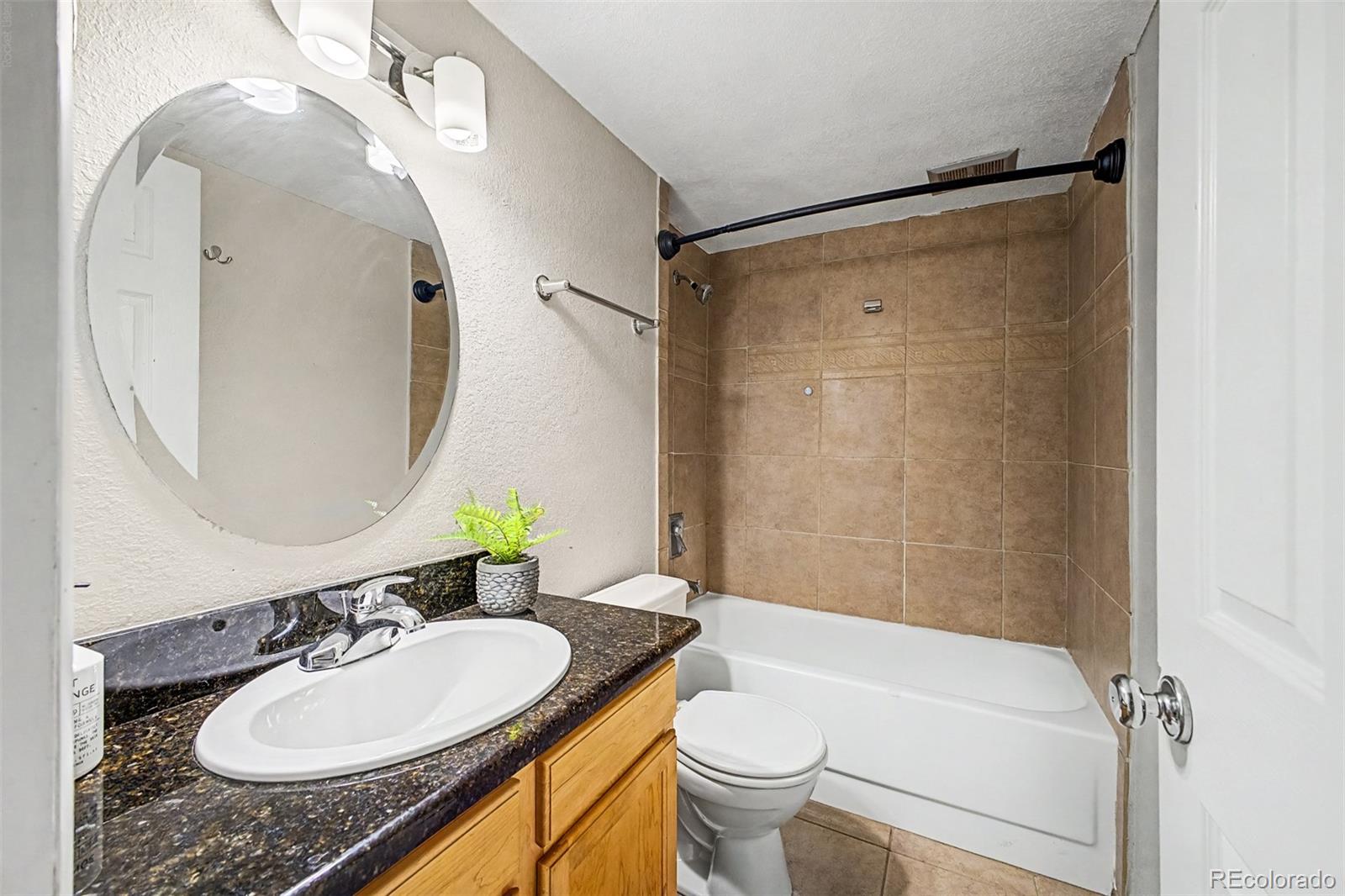 MLS Image #19 for 909 n logan street,denver, Colorado