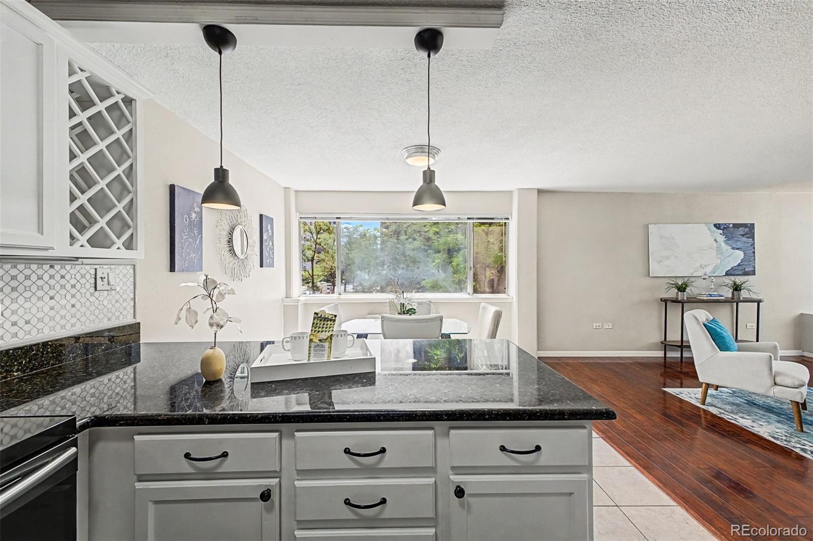 MLS Image #6 for 909 n logan street,denver, Colorado