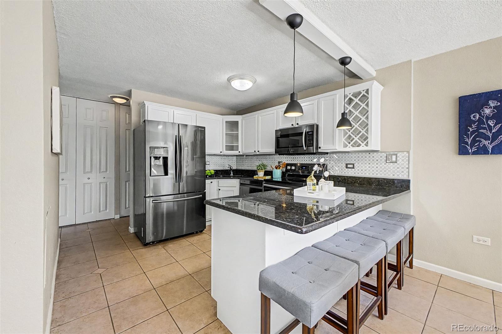 MLS Image #7 for 909 n logan street,denver, Colorado