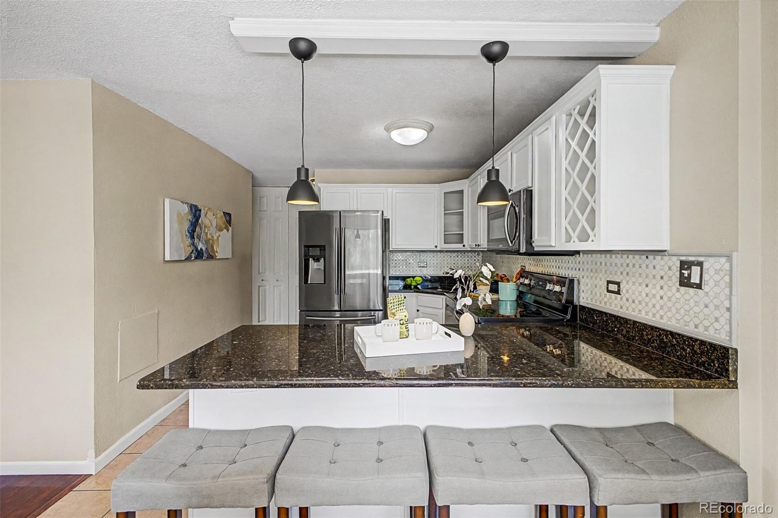 MLS Image #9 for 909 n logan street,denver, Colorado