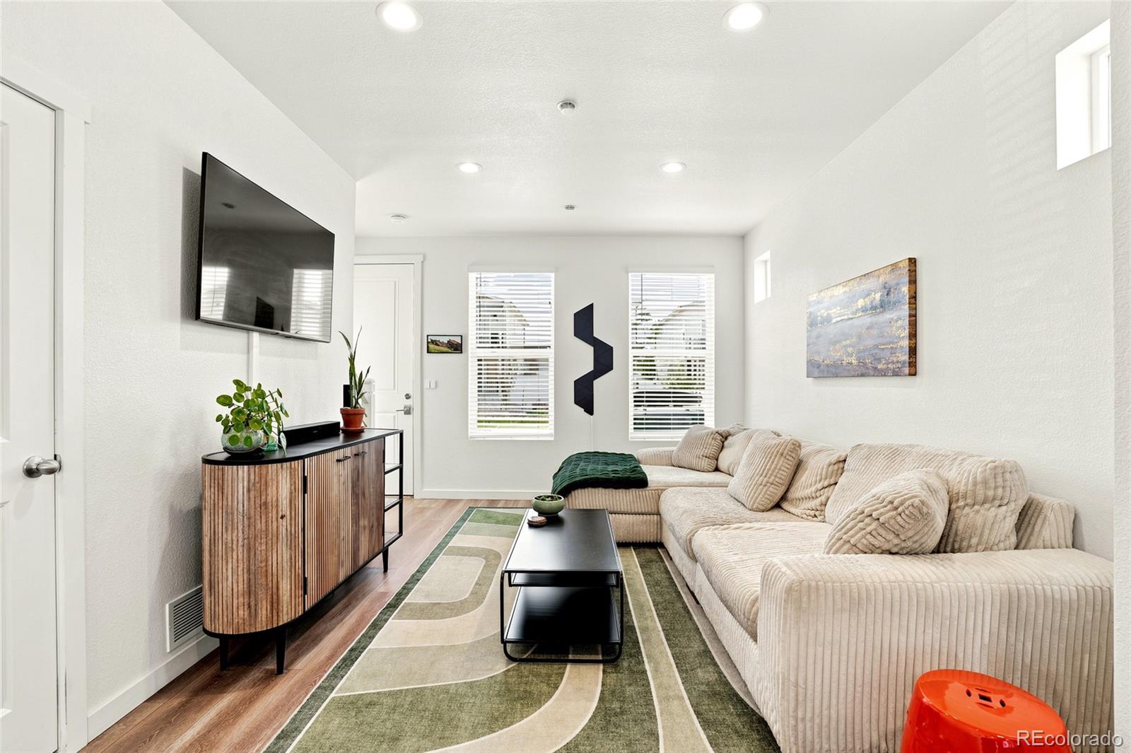 MLS Image #5 for 5026 n walden way,denver, Colorado