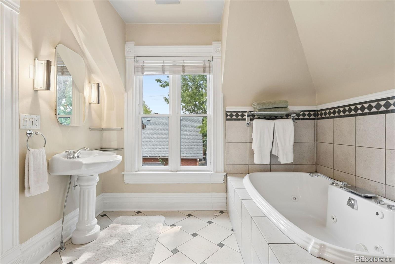 MLS Image #29 for 1360 n corona street,denver, Colorado