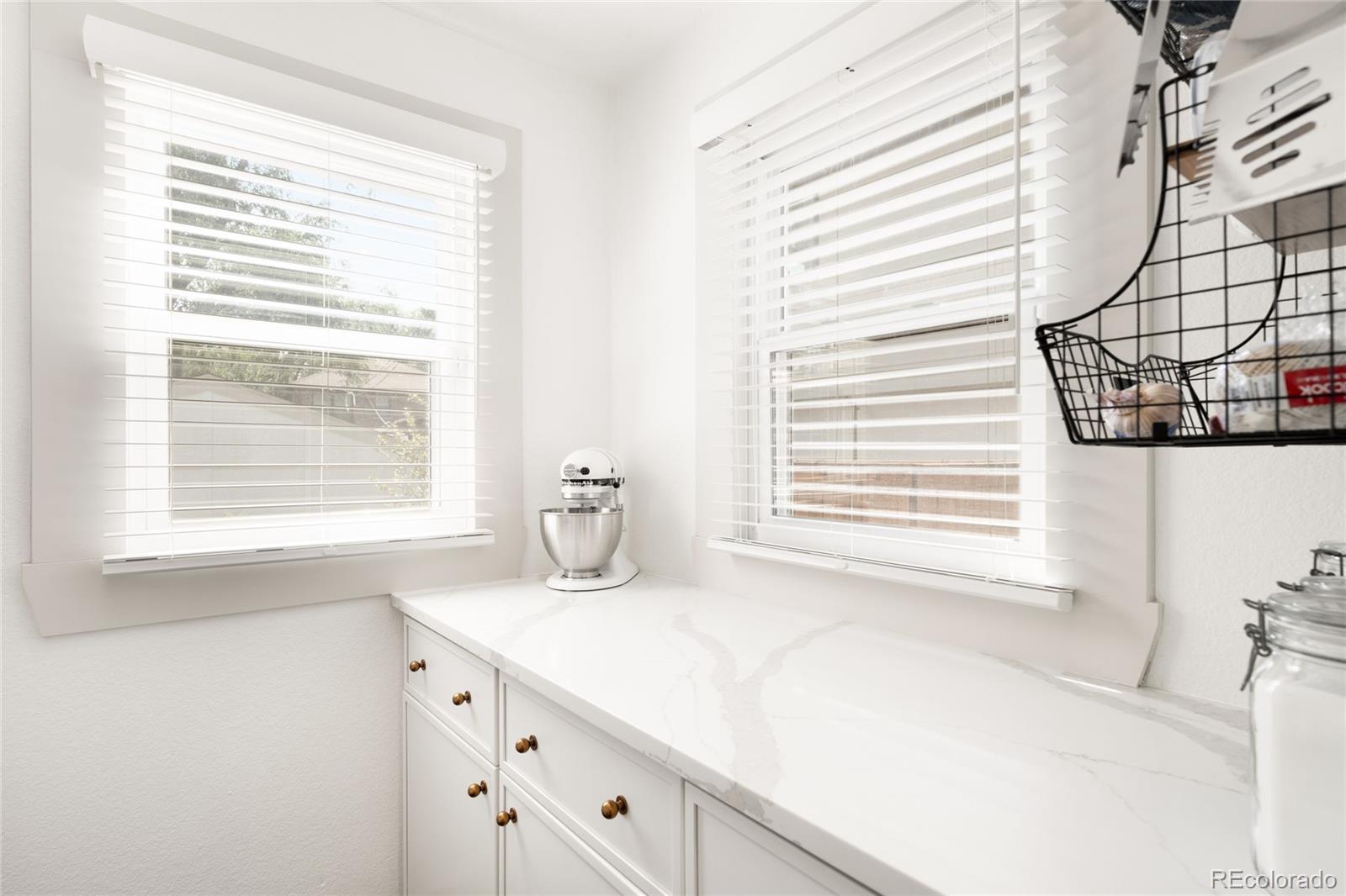 MLS Image #14 for 2068  jasmine street,denver, Colorado