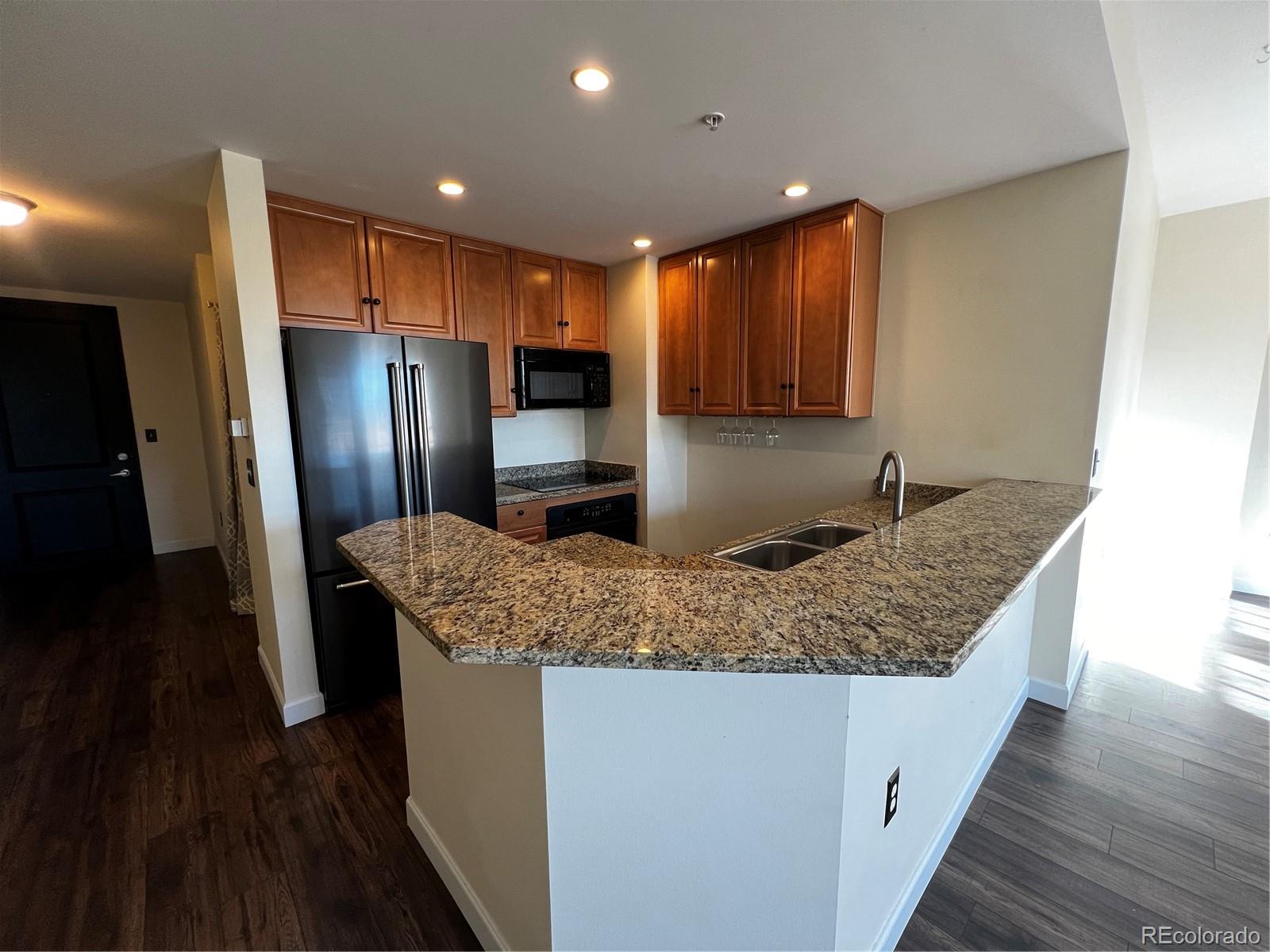 MLS Image #10 for 925 n lincoln street,denver, Colorado