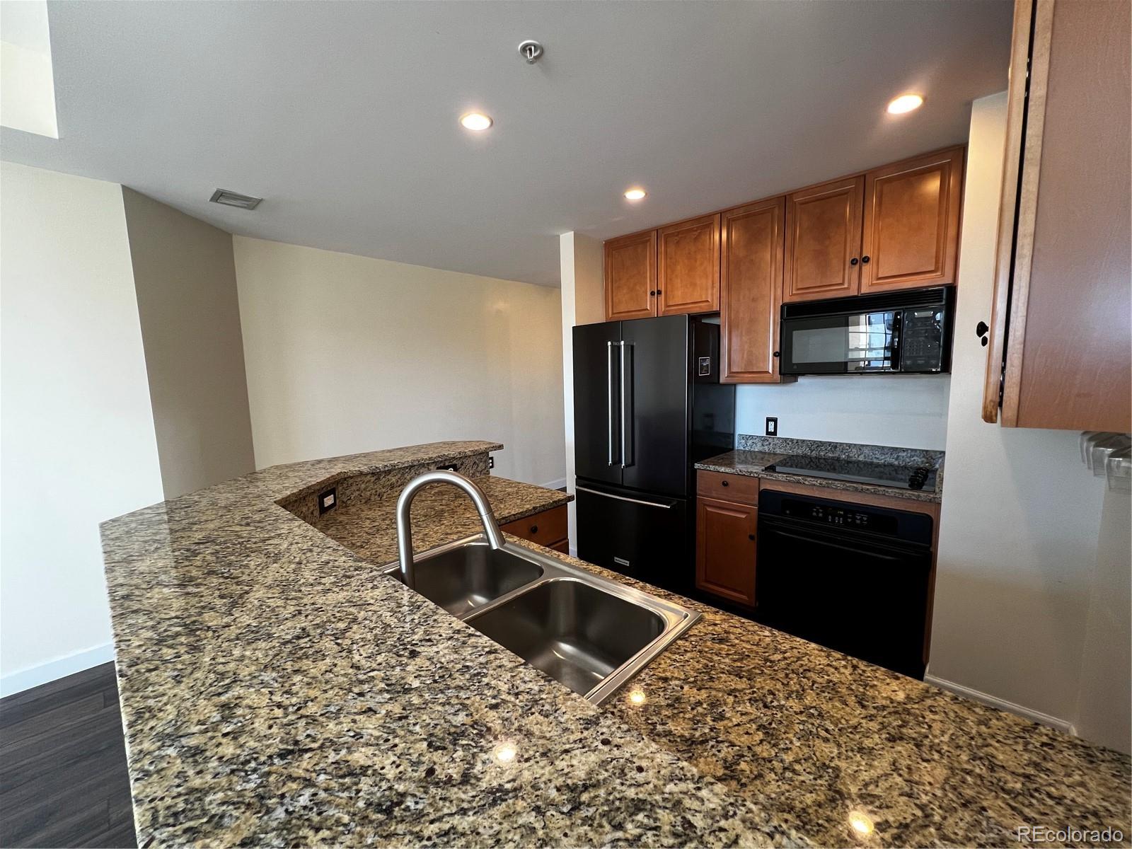 MLS Image #18 for 925 n lincoln street,denver, Colorado