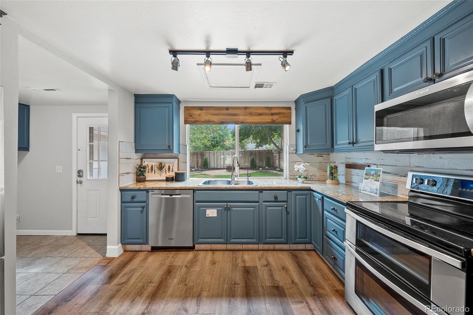 MLS Image #10 for 4676 s lincoln street,englewood, Colorado