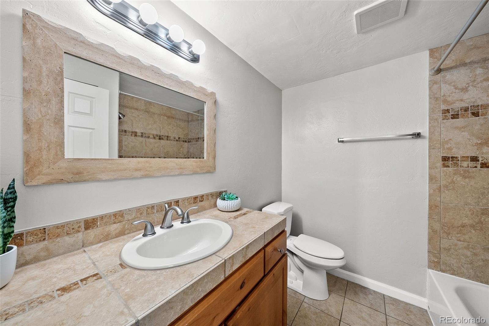 MLS Image #13 for 4676 s lincoln street,englewood, Colorado