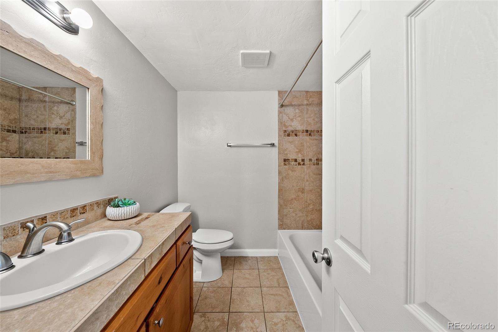 MLS Image #14 for 4676 s lincoln street,englewood, Colorado