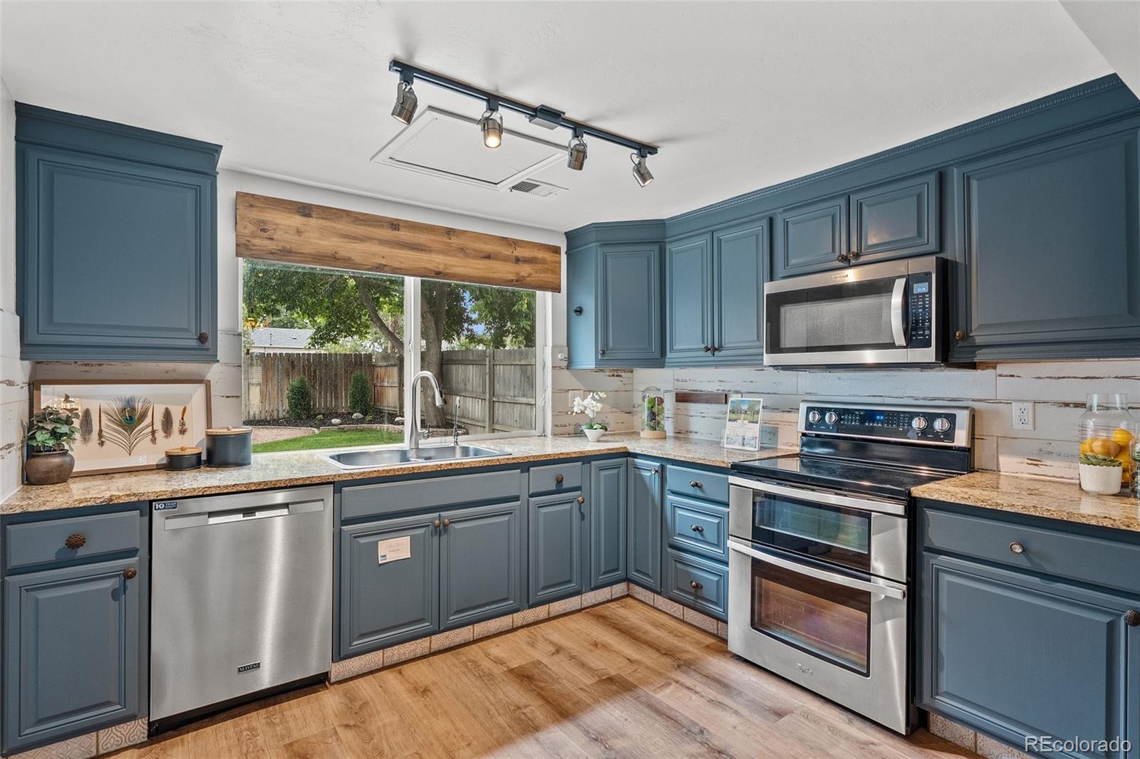 MLS Image #7 for 4676 s lincoln street,englewood, Colorado