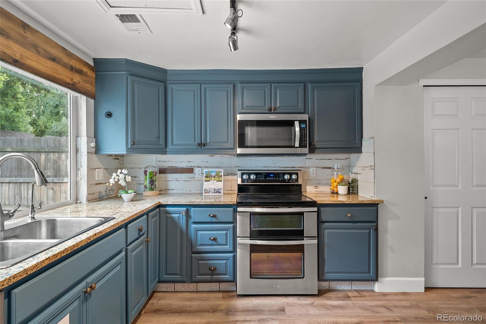 MLS Image #8 for 4676 s lincoln street,englewood, Colorado