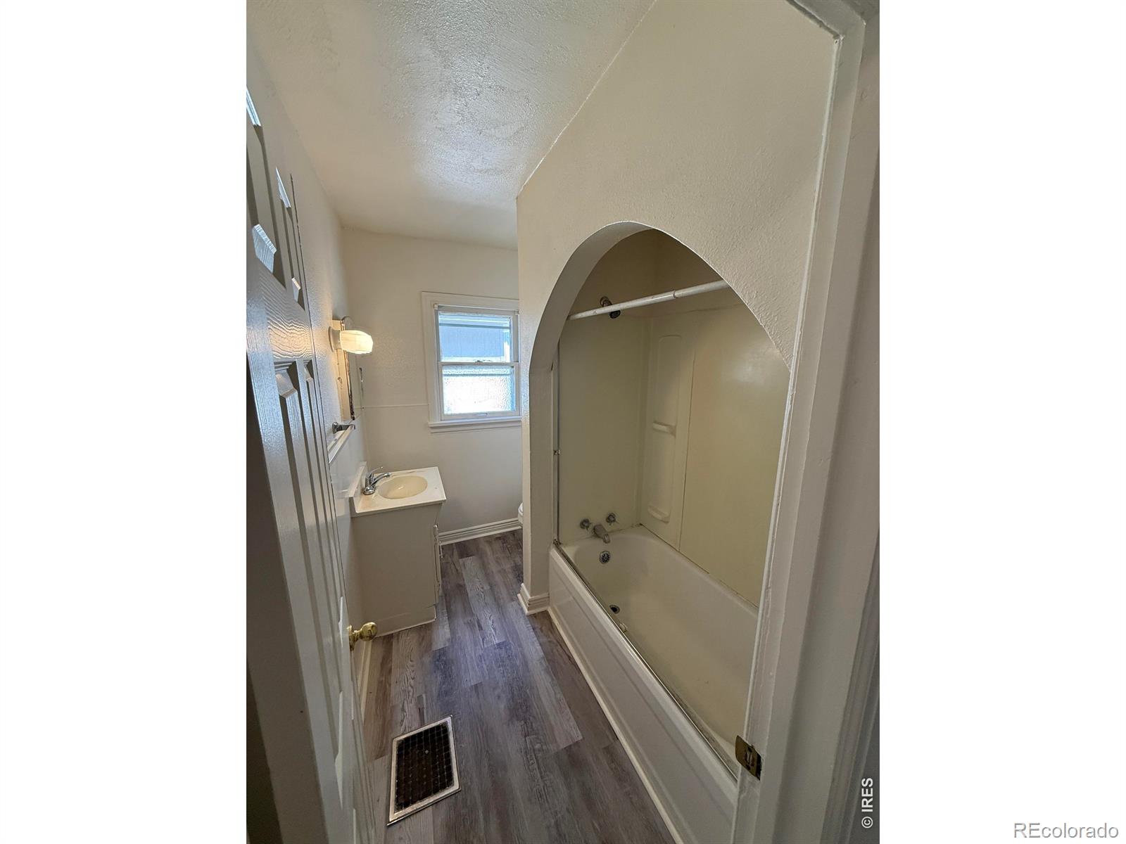 MLS Image #13 for 2005  9th avenue,greeley, Colorado