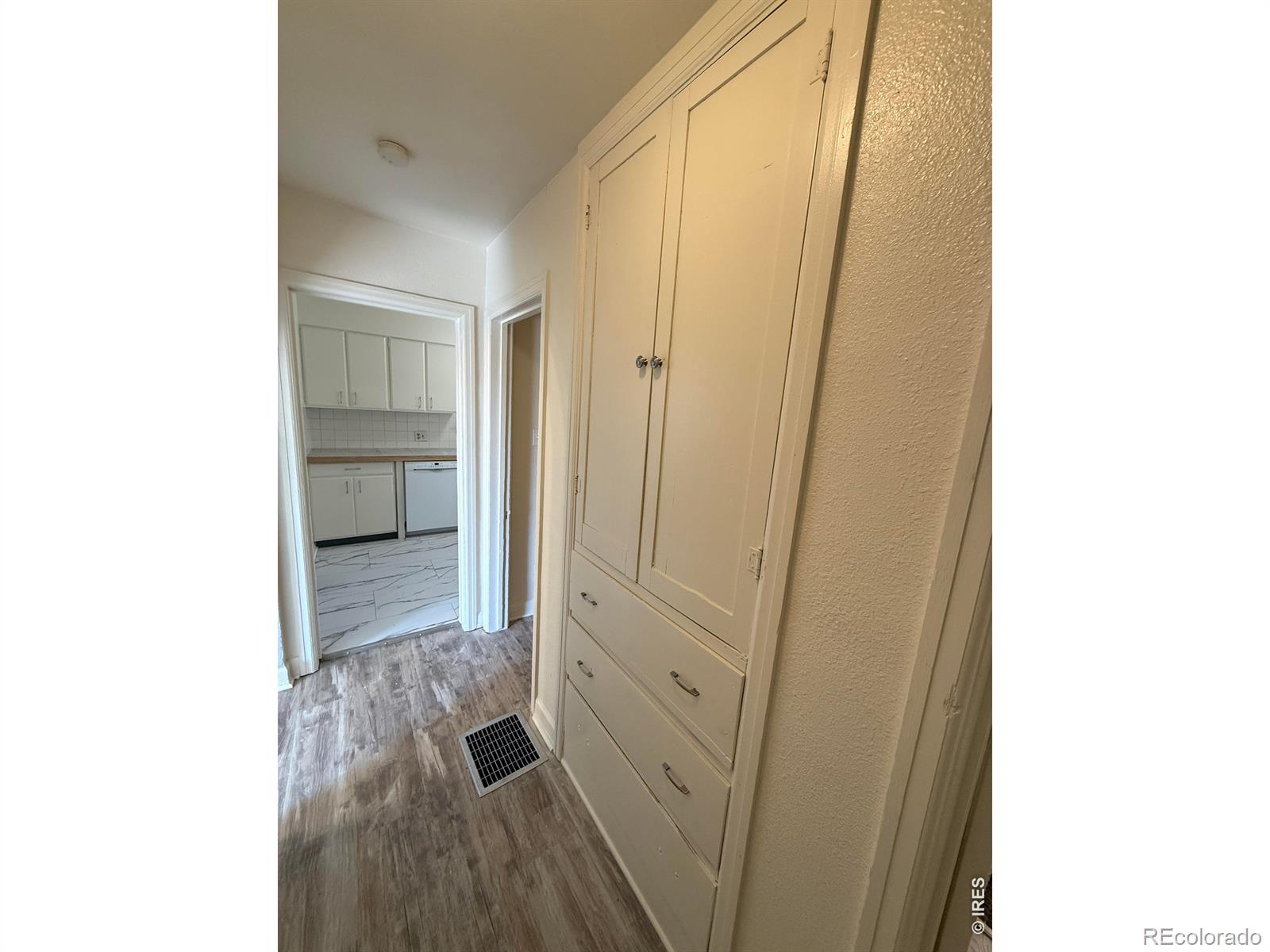 MLS Image #14 for 2005  9th avenue,greeley, Colorado