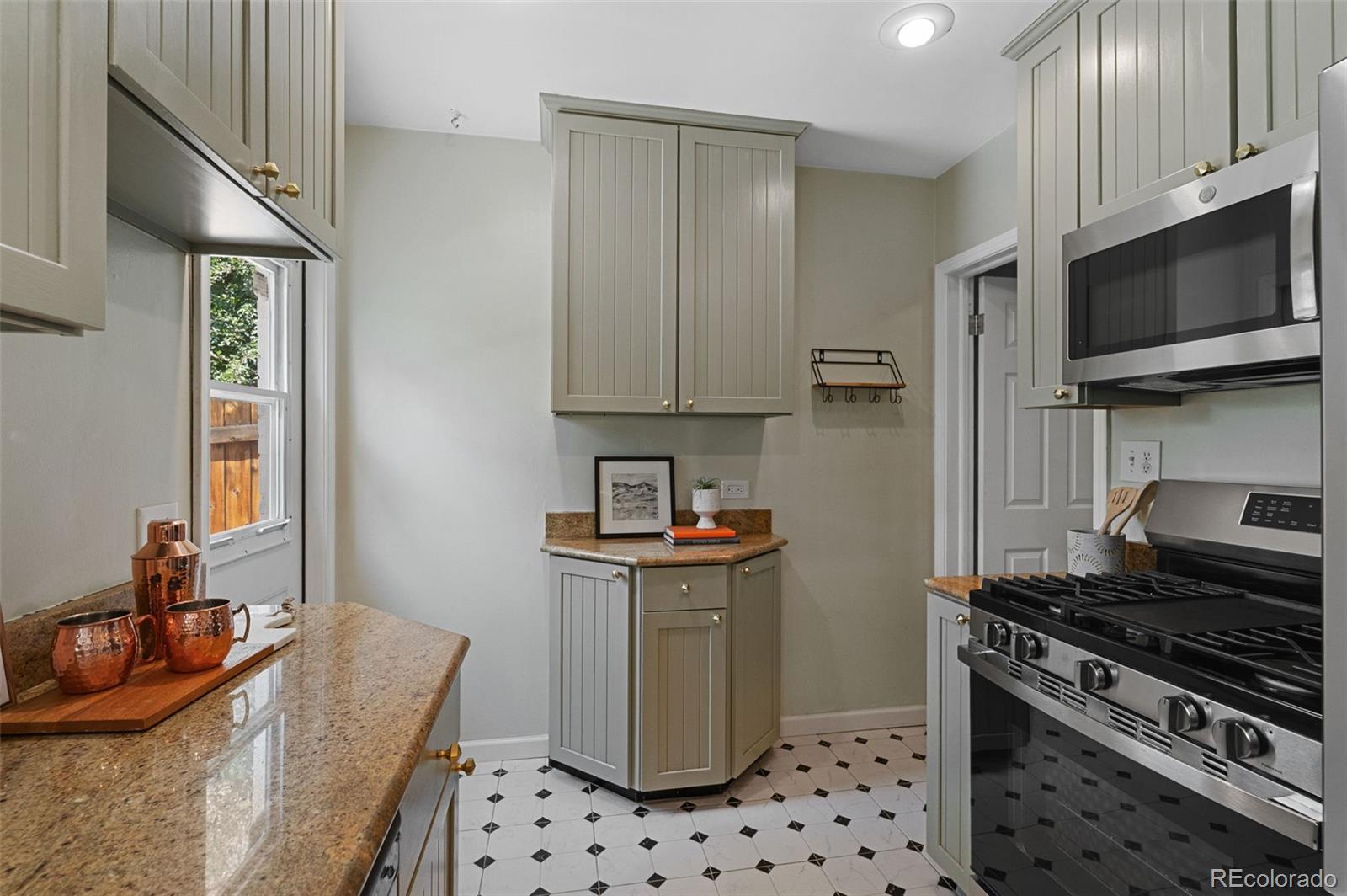 MLS Image #10 for 3067 s downing street,englewood, Colorado