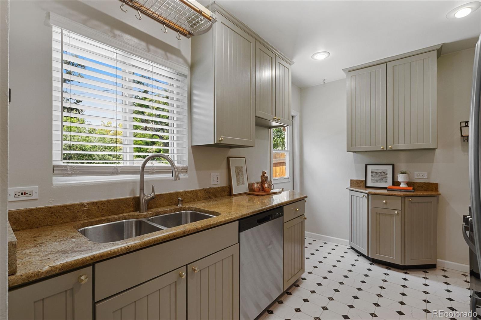 MLS Image #11 for 3067 s downing street,englewood, Colorado
