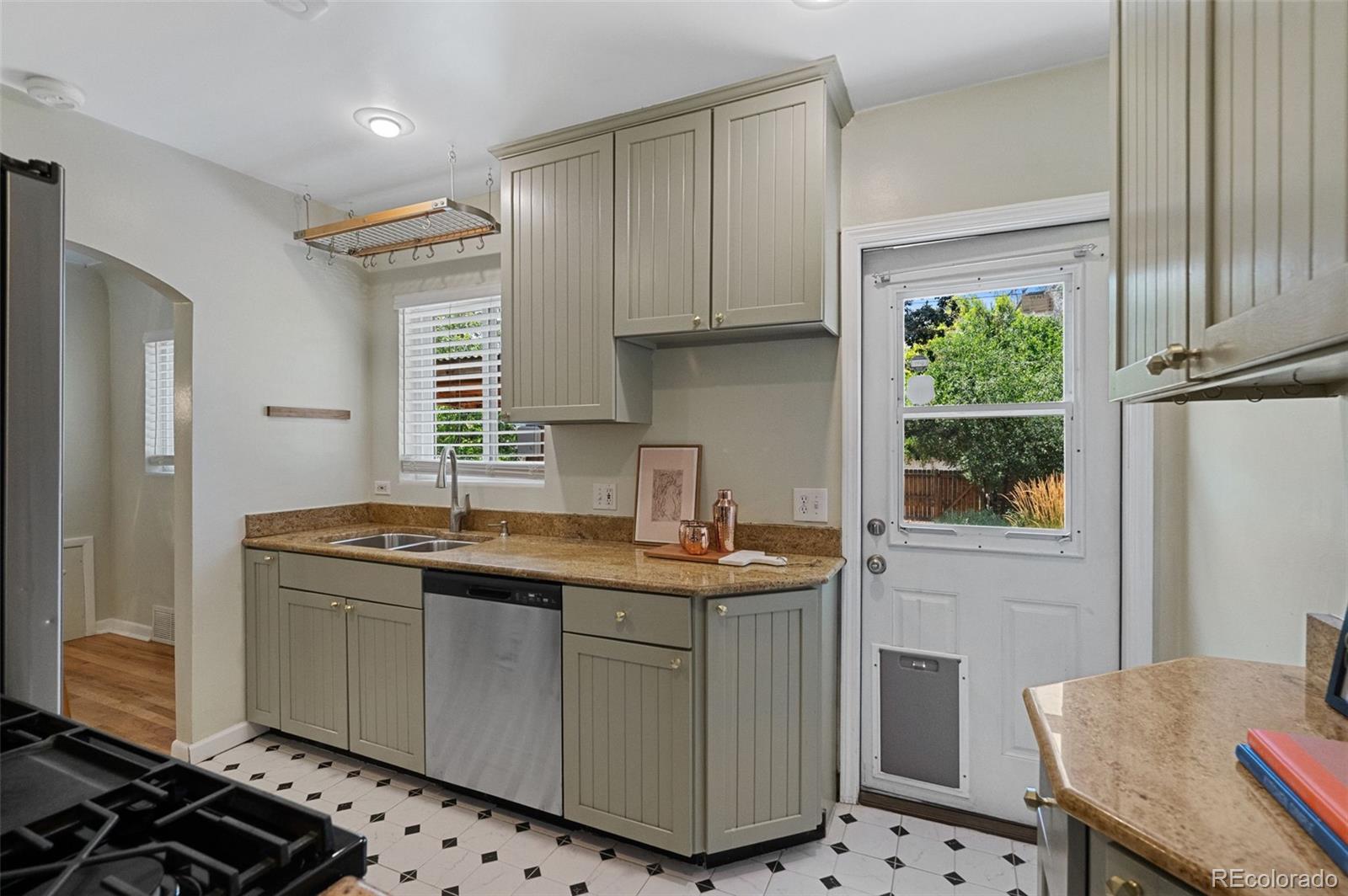 MLS Image #14 for 3067 s downing street,englewood, Colorado