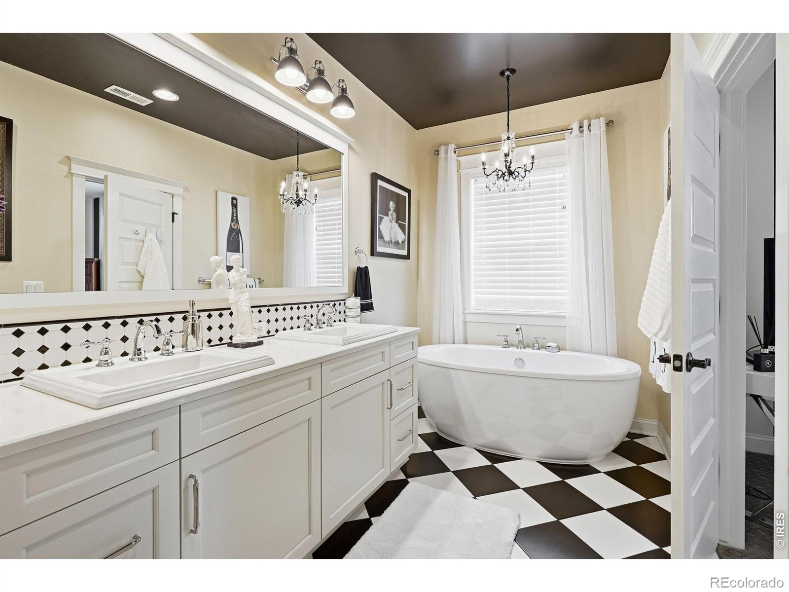 MLS Image #17 for 5881 n beeler street,denver, Colorado
