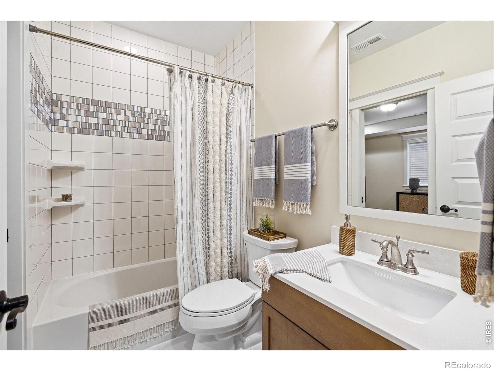 MLS Image #31 for 5881 n beeler street,denver, Colorado