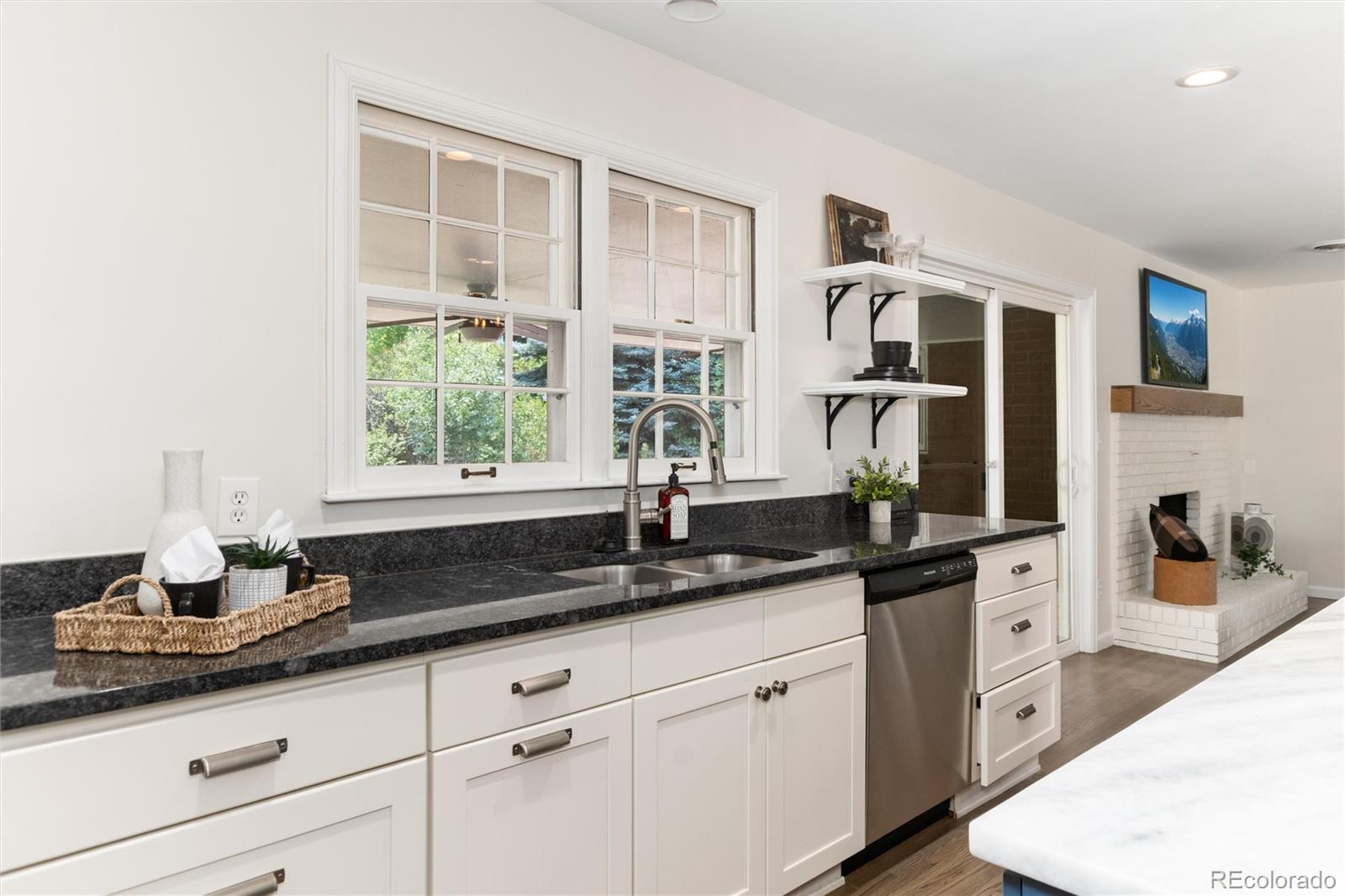 MLS Image #19 for 3751 s hillcrest drive,denver, Colorado