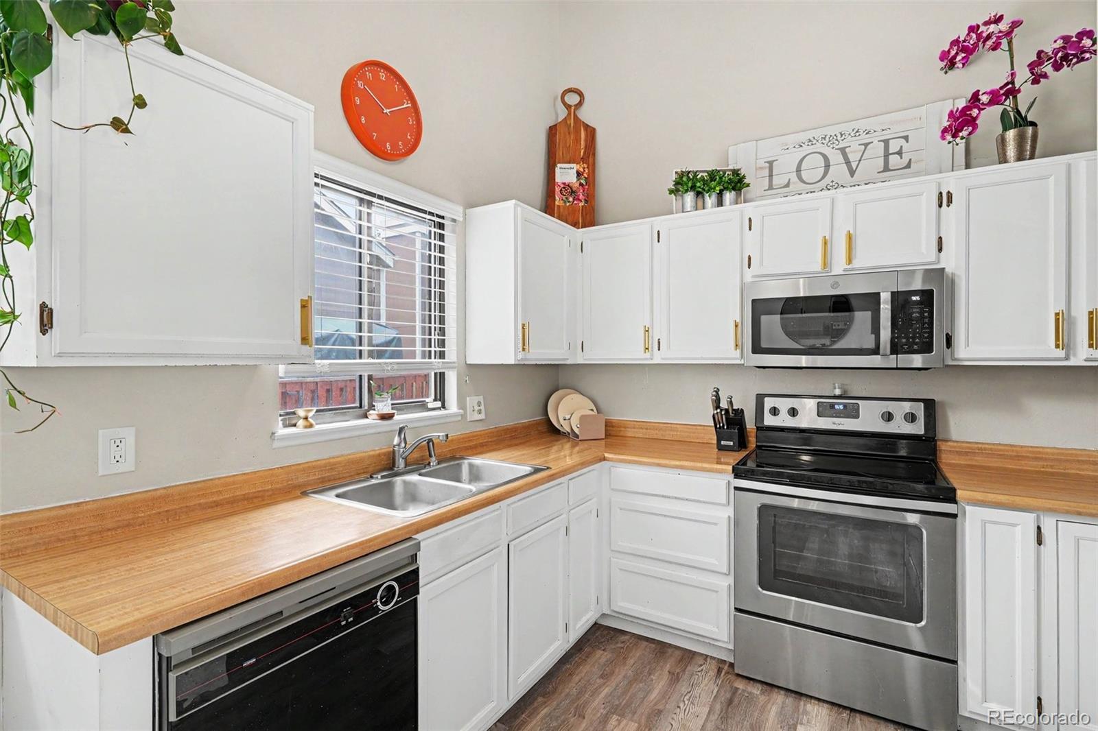 MLS Image #4 for 3782 s genoa circle,aurora, Colorado