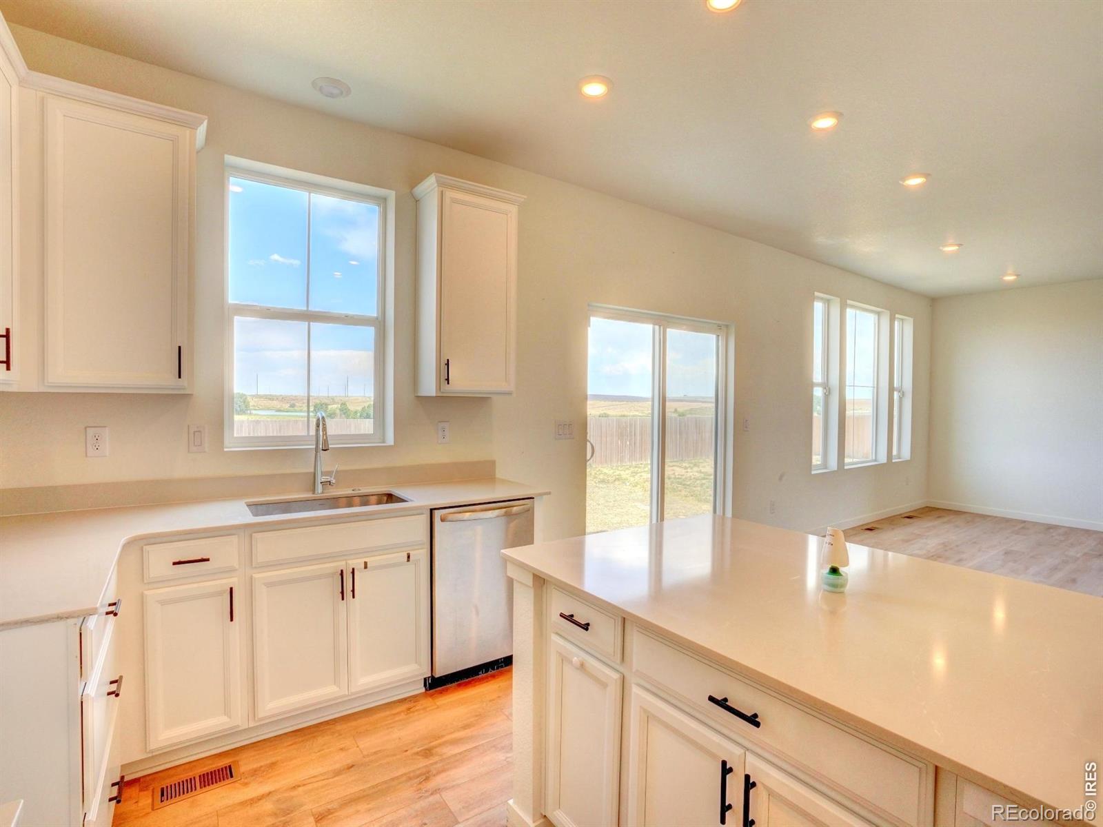 MLS Image #12 for 797  harvard street,johnstown, Colorado