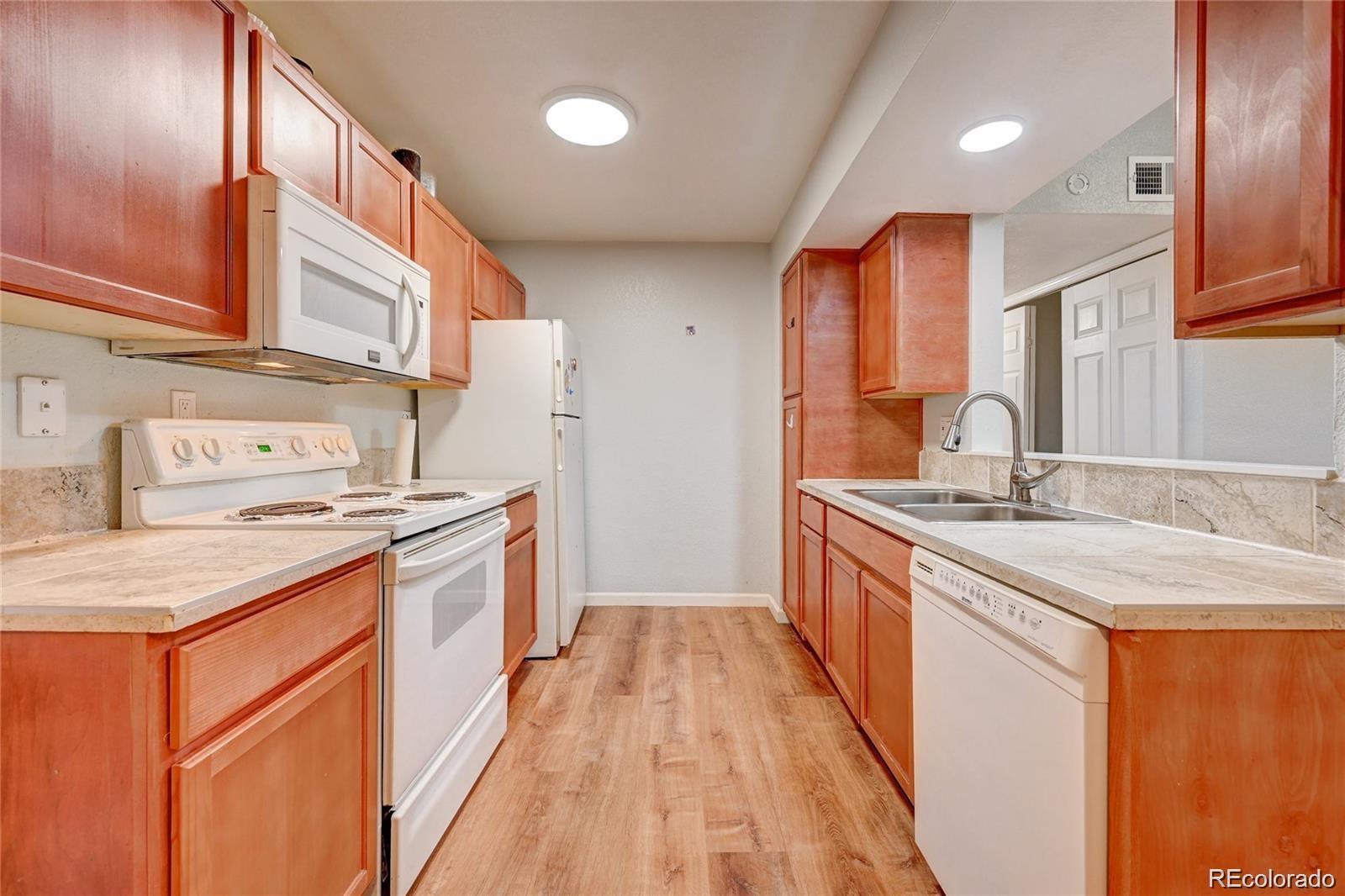 MLS Image #3 for 1075 s elkhart way,aurora, Colorado