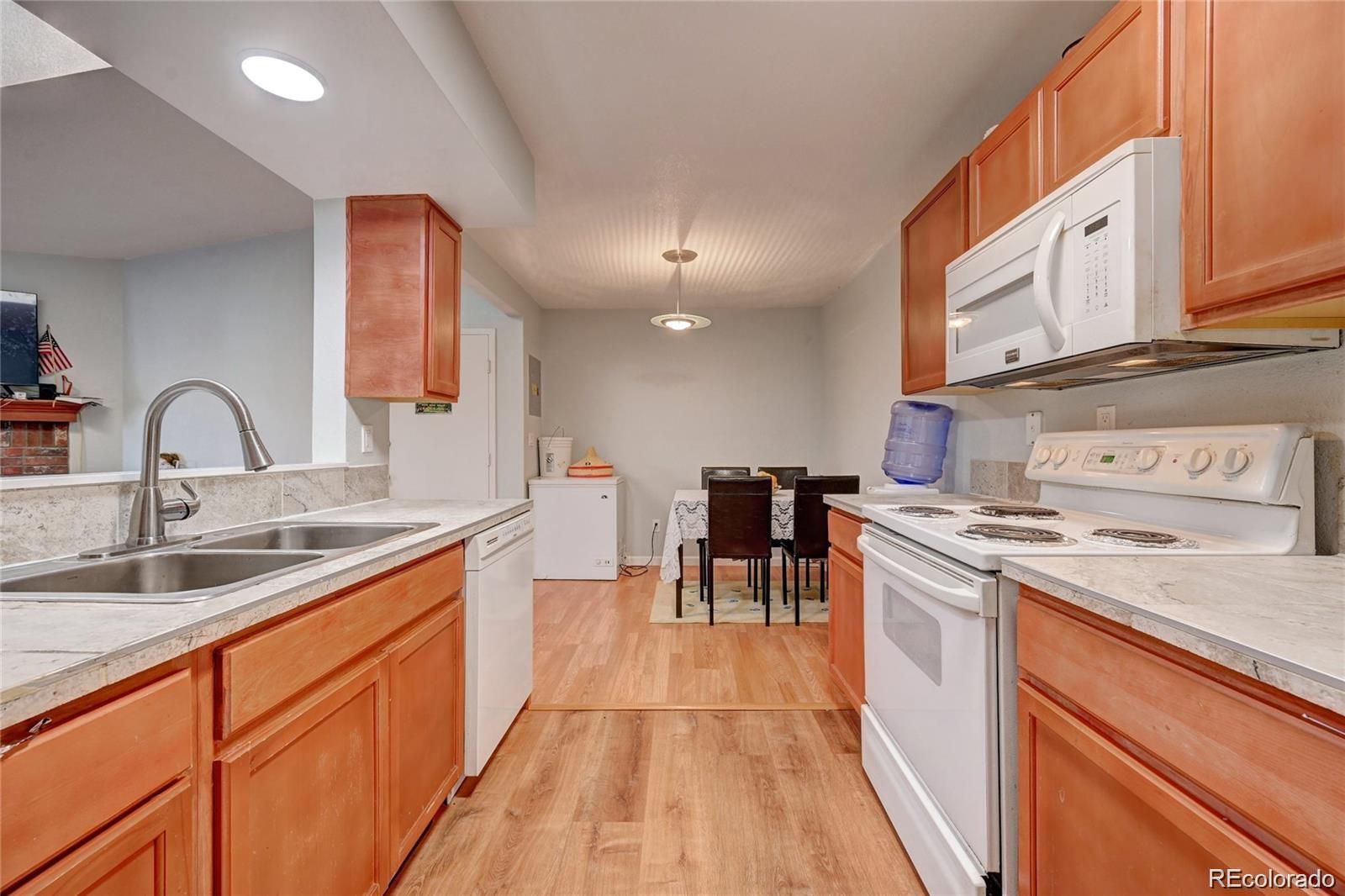 MLS Image #4 for 1075 s elkhart way,aurora, Colorado