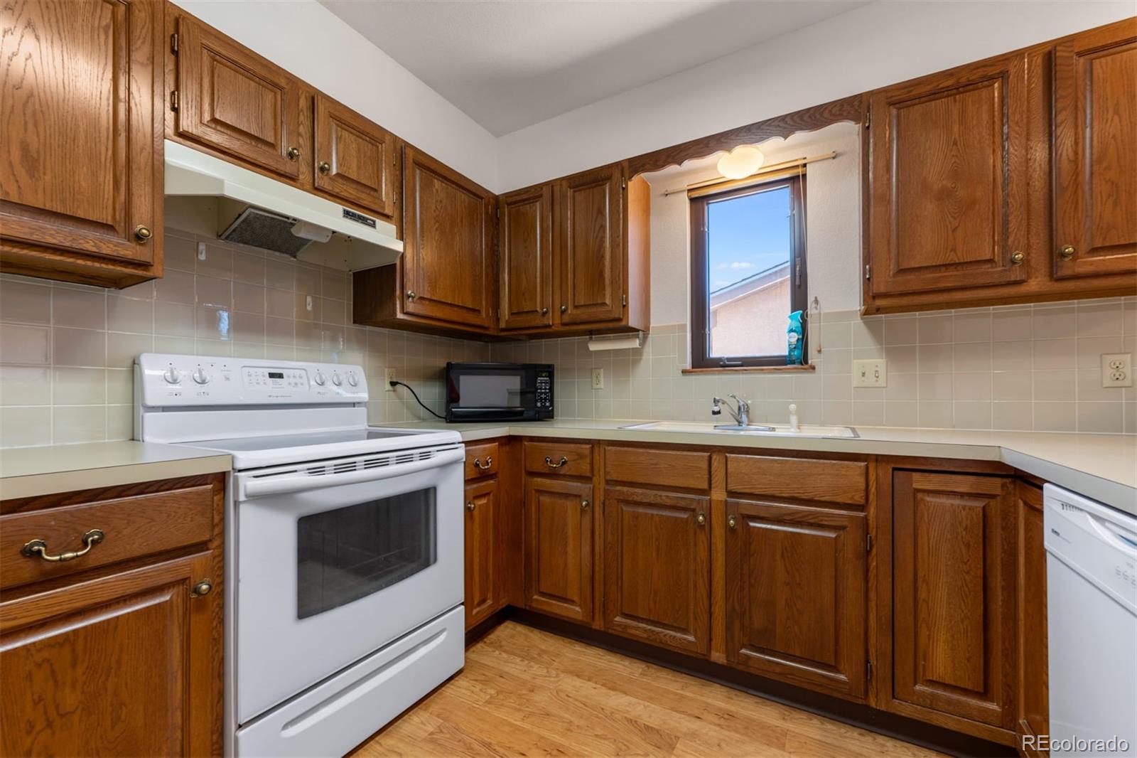 MLS Image #14 for 19  pineridge court,pueblo, Colorado