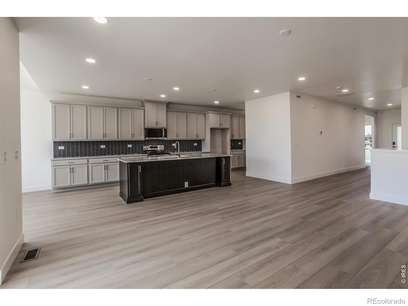 MLS Image #11 for 734  trumpet court,windsor, Colorado