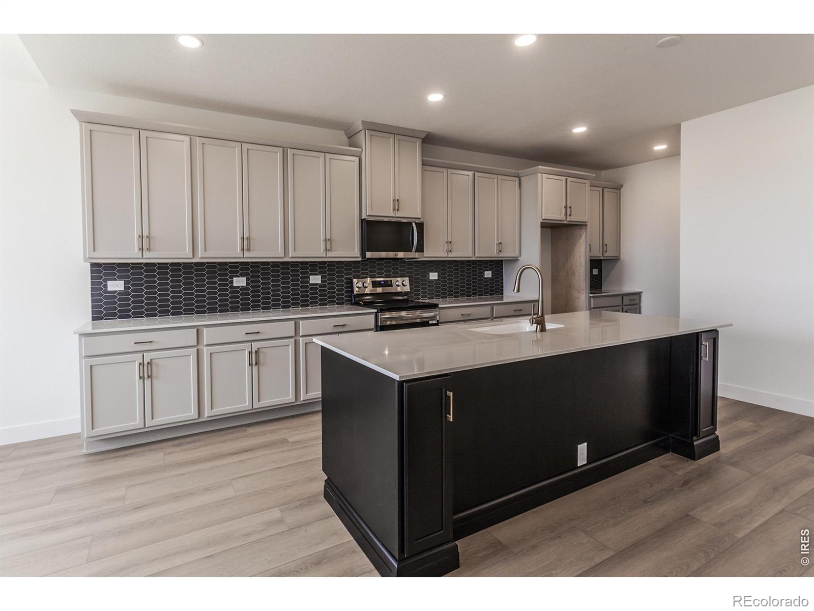 MLS Image #15 for 734  trumpet court,windsor, Colorado